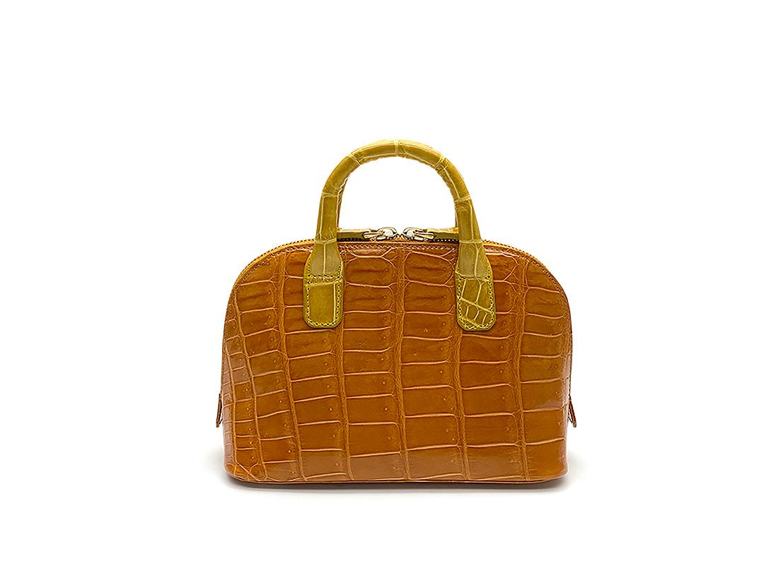 Wonderful real crocodile handbag 
Giorgio Santamaria, one of the master craftsman specialised in the manufacturing of this prestigious material
Real crocodile or alligator leather
Yellow and orange color
Double handle
Hand painted sides
Internal