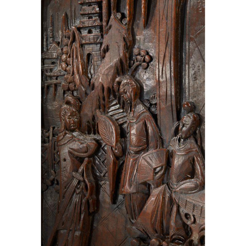 Chaise Giotto de Daniele Daminelli (Italie, 2021)
Capsule Colection Reinassance
Dimensions : 45 x 45 x 80 cm
Matériaux : Dossier en bois sculpté, structure en acier satiné et franges.

Des lames et des monolithes de pure abstraction sont encastrés