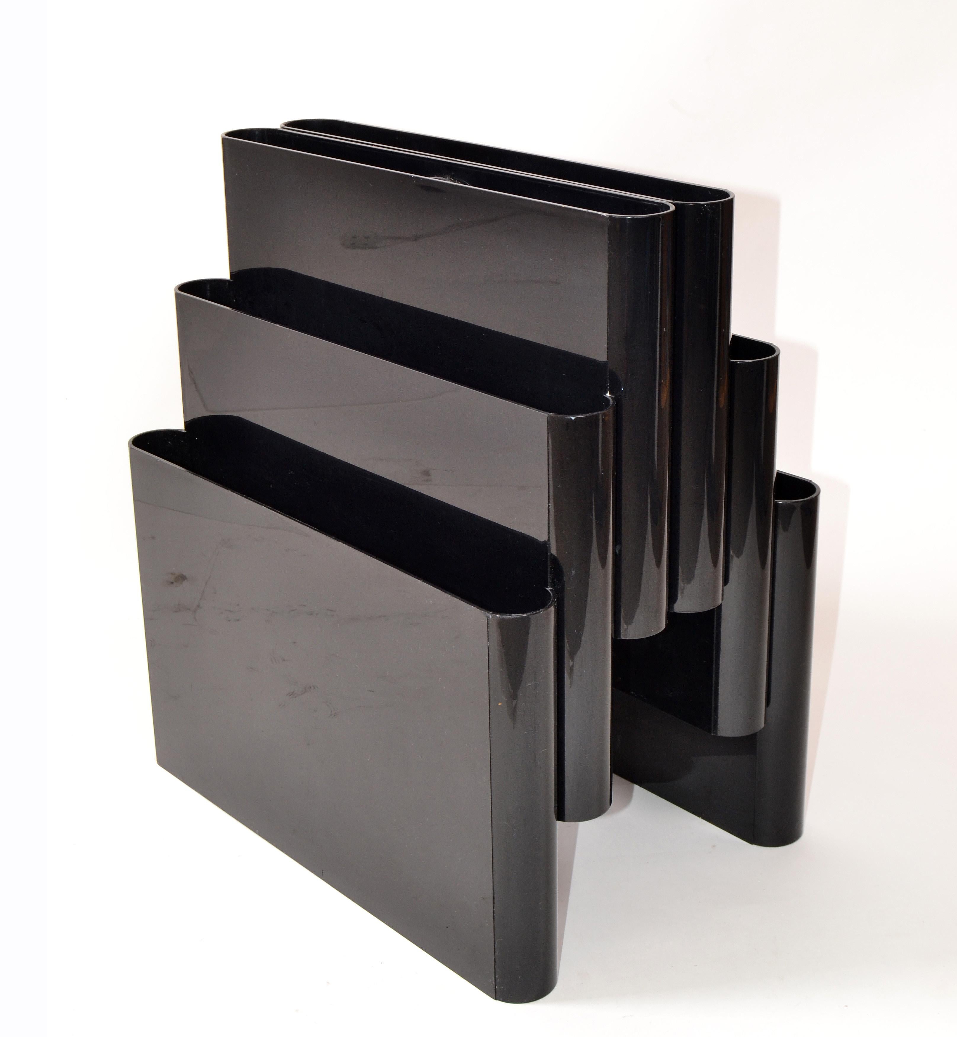 We offer the Classic plastic black magazine rack or record caddy designed by Giotto Stoppino and made by Kartell Italy in the late 1970s.
Marked underneath.
A timeless beauty.