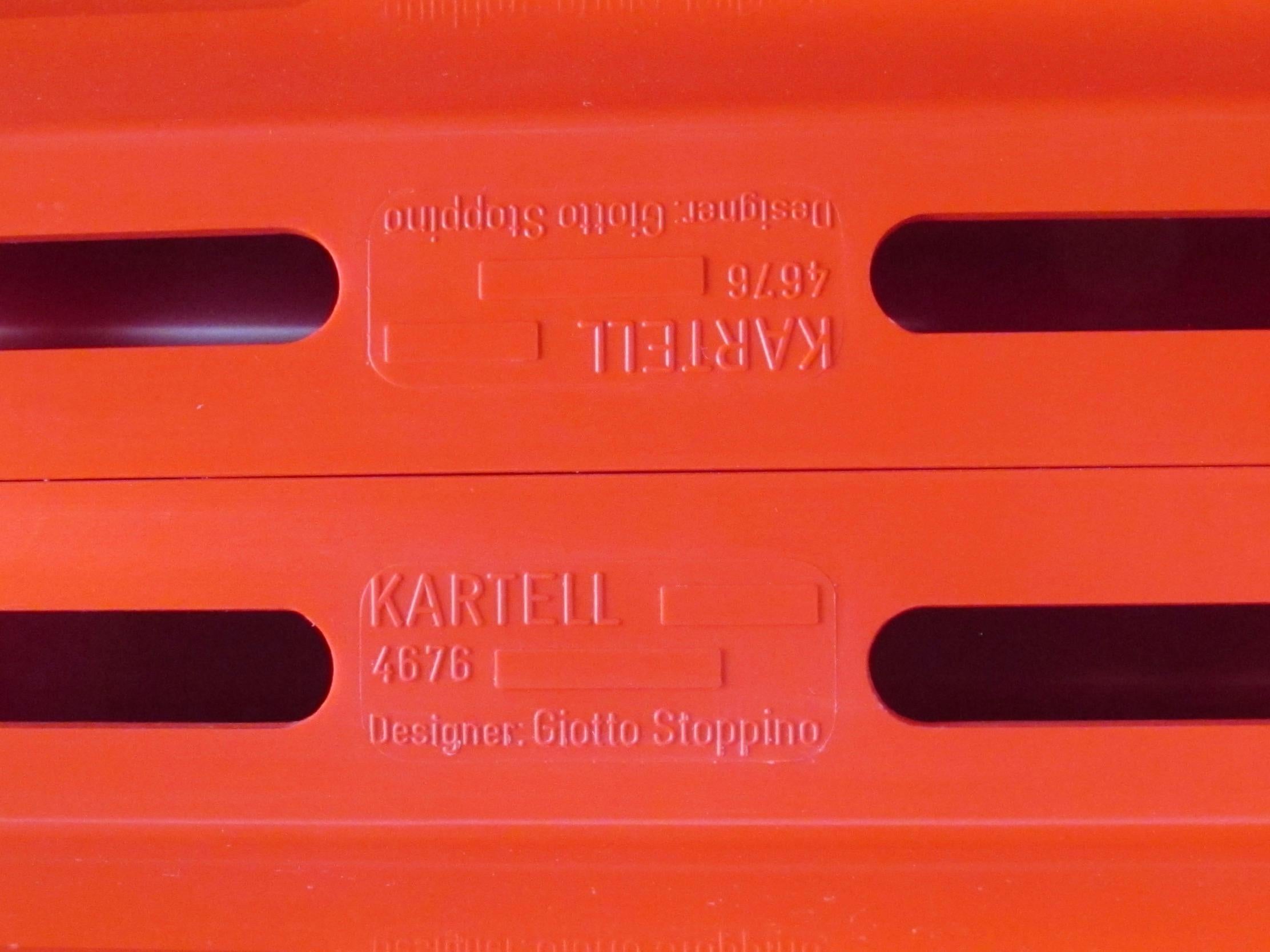 Giotto Stoppino per Kartell 1970 Post Modern portariviste in plastica rossa brillante in vendita 1