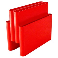 Giotto Stoppino für Kartell 1970er Jahre Post Modern hellroter Zeitschriftenständer aus Kunststoff