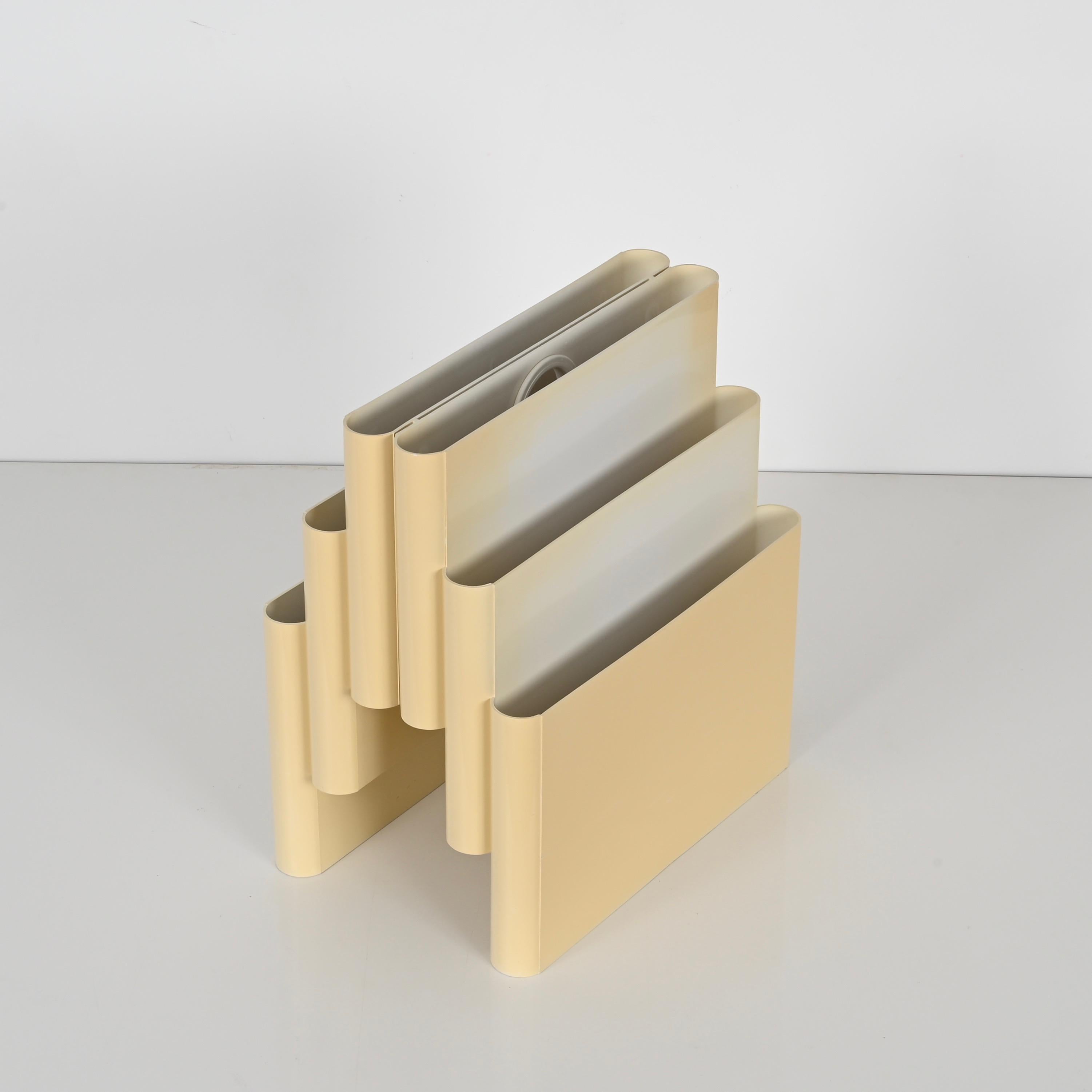 Giotto Stoppino für Kartell Cremefarbener Zeitschriftenständer, Italien 1970er Jahre (Italienisch)