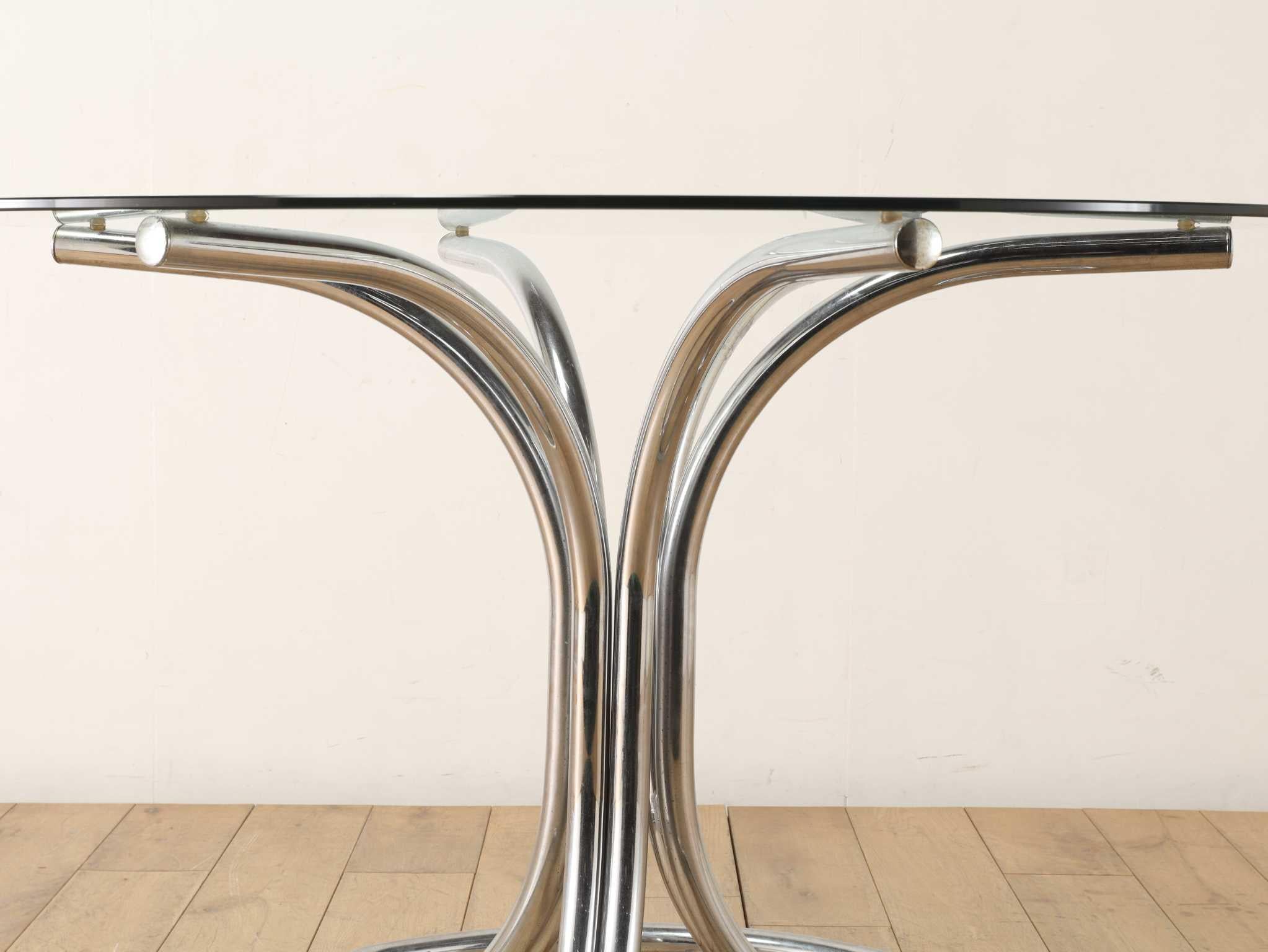Table ronde chromée Giotto Stoppino des années 1970 en vente 4