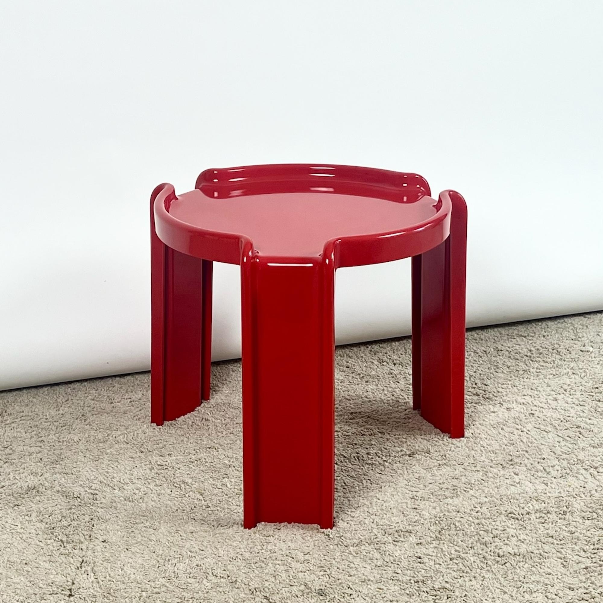 Discover the pinnacle of 1960s Space Age design with this iconic Giotto Stoppino Kartell coffee table, model 4905/6/7, crafted in 1968. Celebrated for its innovative form and outstanding aesthetic, this piece was honored with the prestigious