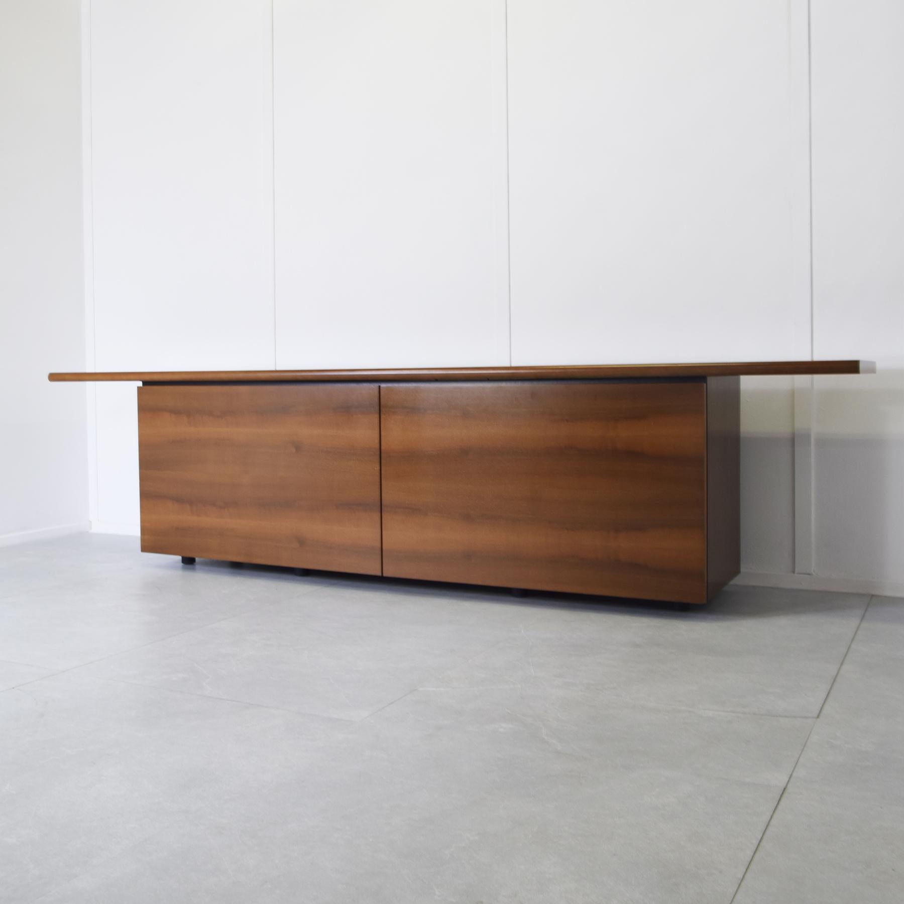 Giotto Stoppino Ludovico Acerbis Sheraton sideboard 1980s. For Sale 3
