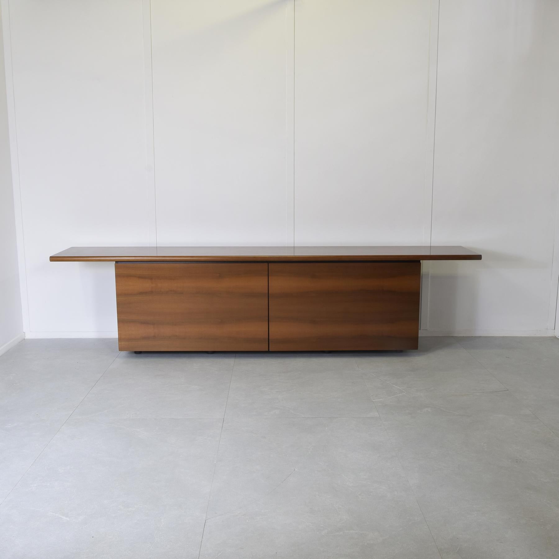 Mid-Century Modern Giotto Stoppino Ludovico Acerbis Sheraton sideboard 1980s. For Sale