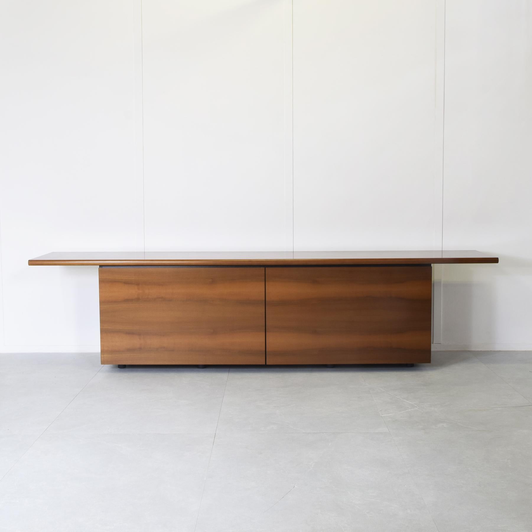 Italian Giotto Stoppino Ludovico Acerbis Sheraton sideboard 1980s. For Sale