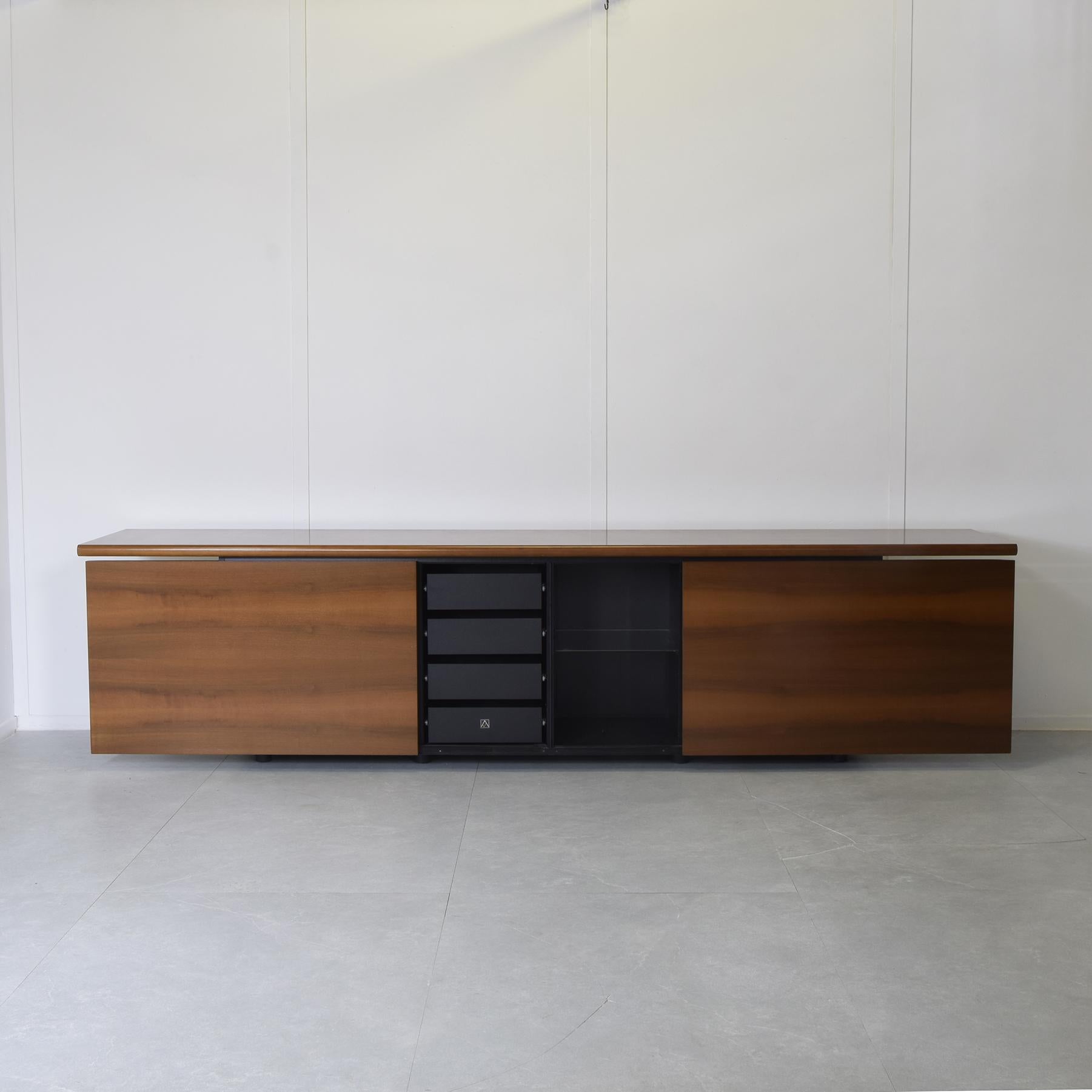 Giotto Stoppino Ludovico Acerbis Sheraton sideboard 1980s. In Good Condition For Sale In bari, IT