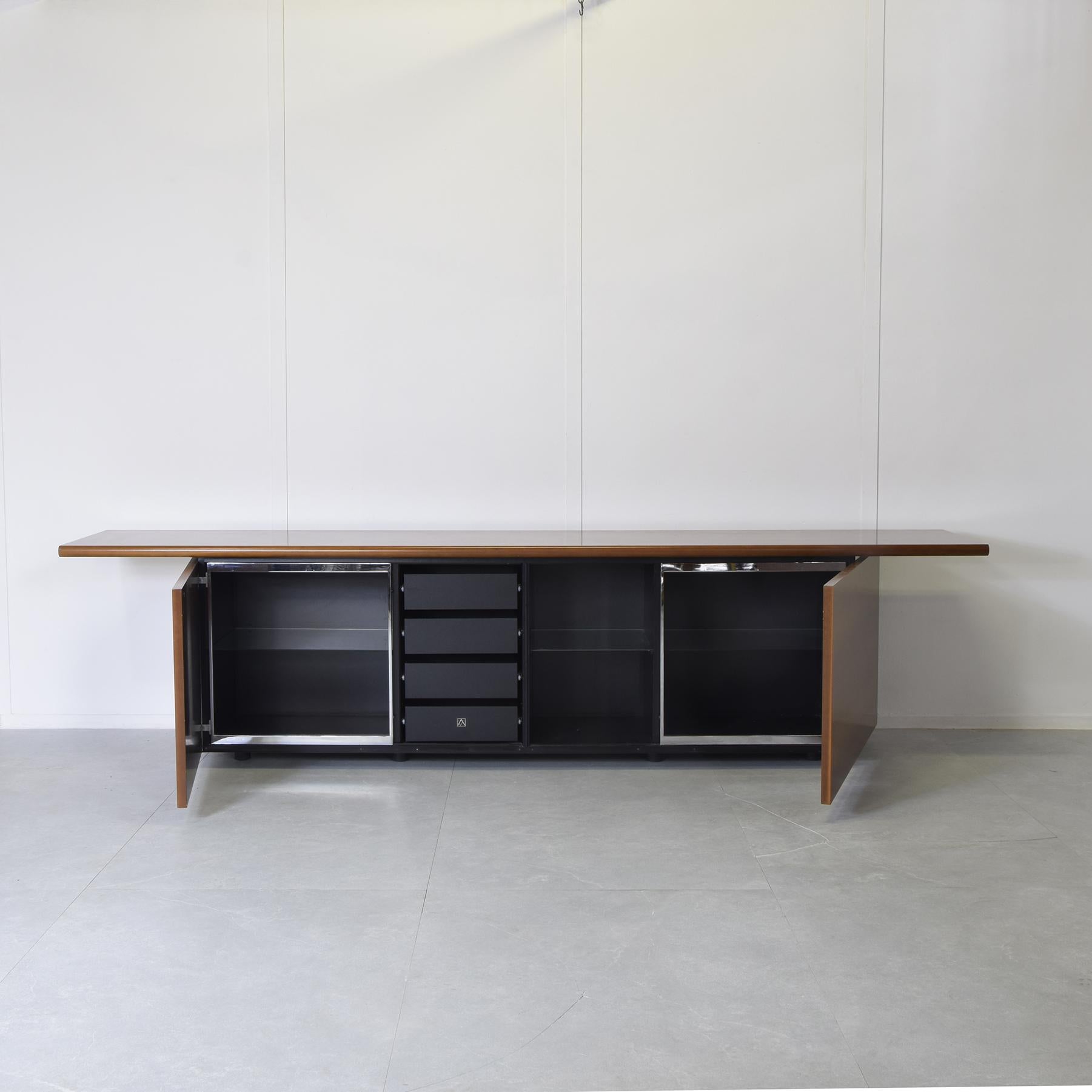 Late 20th Century Giotto Stoppino Ludovico Acerbis Sheraton sideboard 1980s. For Sale