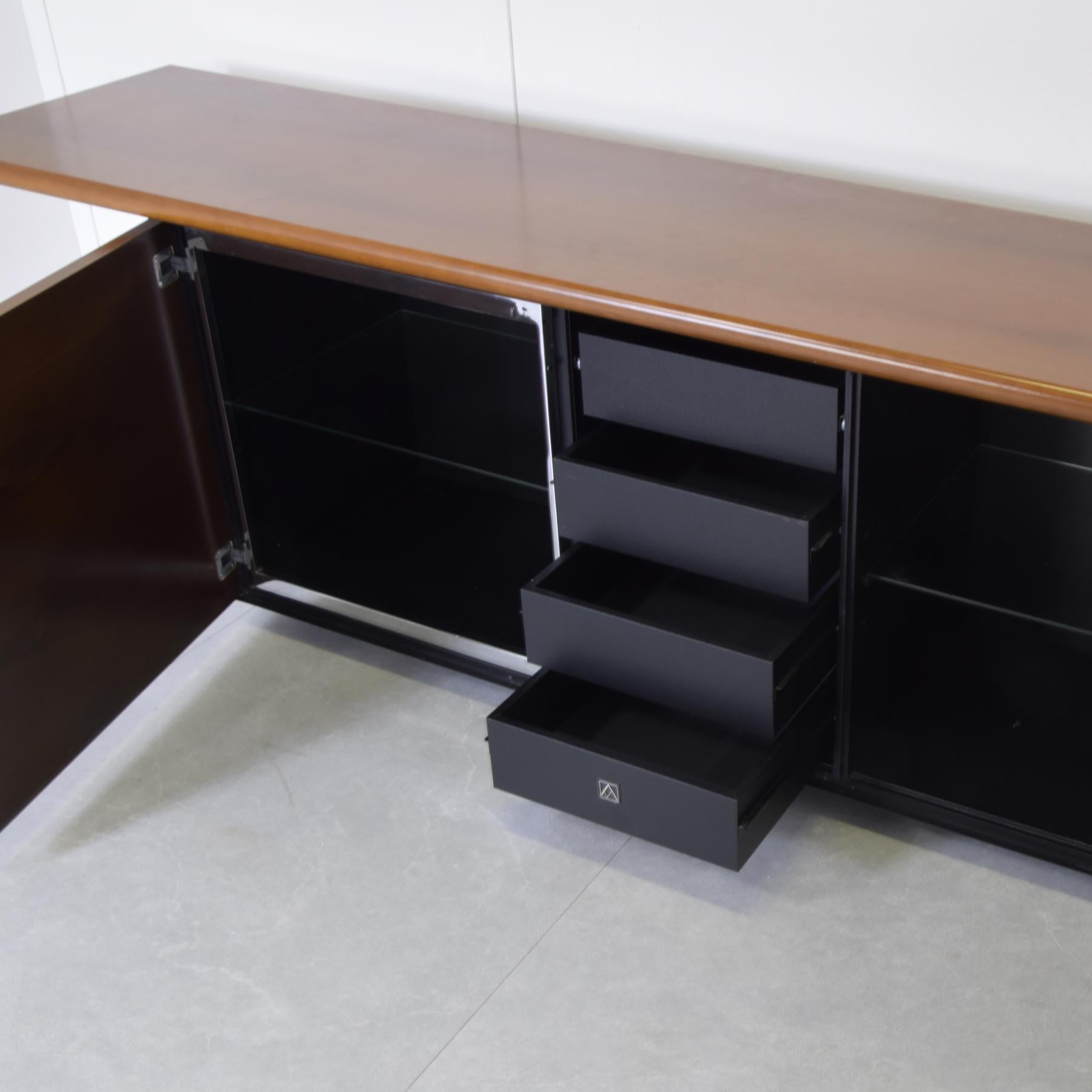 Walnut Giotto Stoppino Ludovico Acerbis Sheraton sideboard 1980s. For Sale