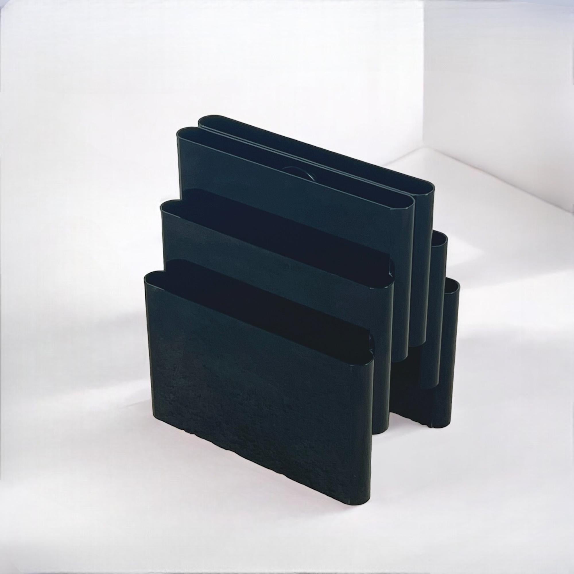 Giotto Stoppino Magazine Rack Disc Holder 'Model 4675' Kartell in Glossy Black In Good Condition In San Benedetto Del Tronto, IT