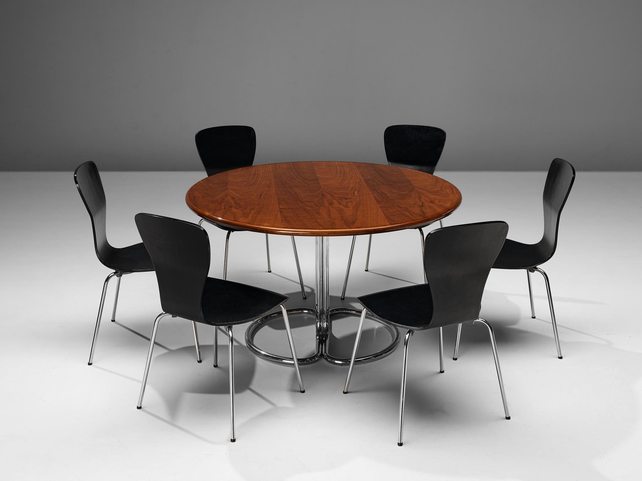 Tapio Wirkkala für Asko, Satz von sechs Esszimmerstühlen, Sperrholz, vernickelter Stahl, Finnland, 1950er Jahre
 
Wunderschönes Set von 'Nikke'-Stühlen des finnischen Designers Tapio Wirkkala. Dieses Modell ist ein wunderbares Beispiel für ein