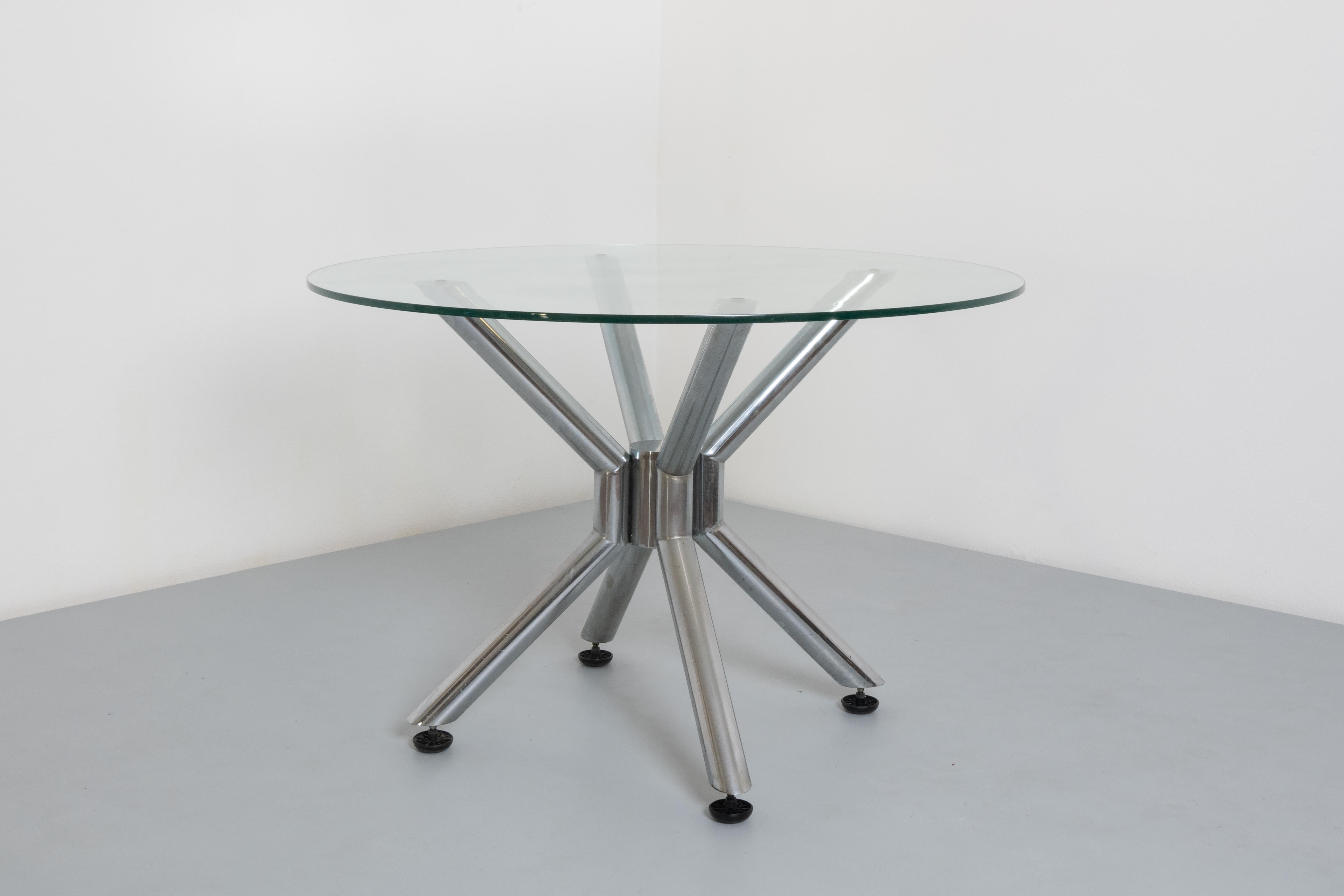 Giotto Stoppino, Round table in beveled crystal with tubular steel frame. In Good Condition In London, GB