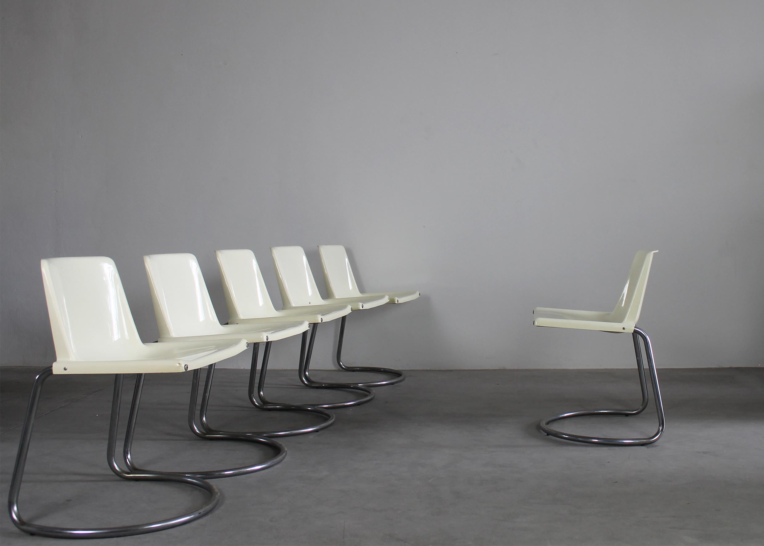 Mid-Century Modern Giotto Stoppino Set of Six White Alessia Chairs by Driade 1970s Italy For Sale