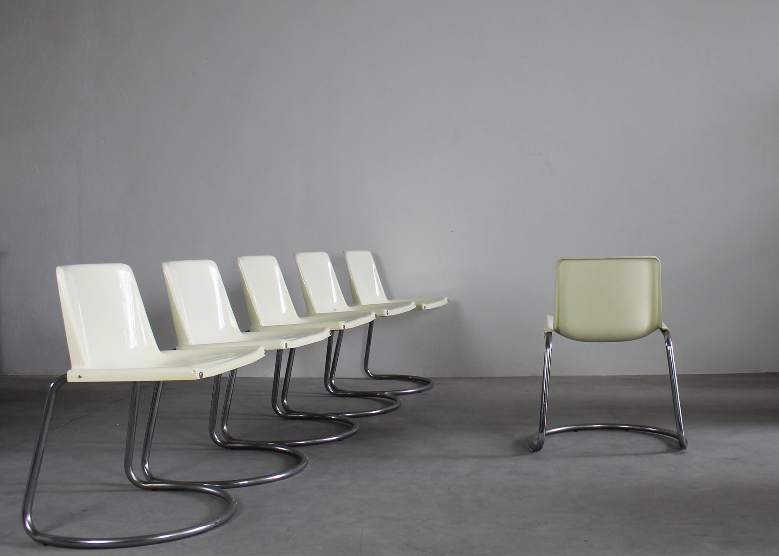 Italian Giotto Stoppino Set of Six White Alessia Chairs by Driade 1970s Italy For Sale