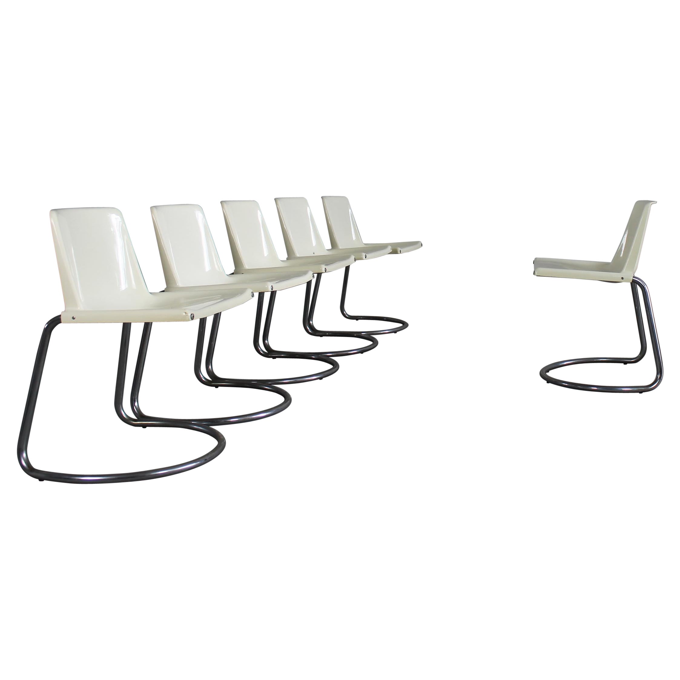 Ensemble de six chaises Alessia blanches Giotto Stoppino par Driade, Italie, années 1970