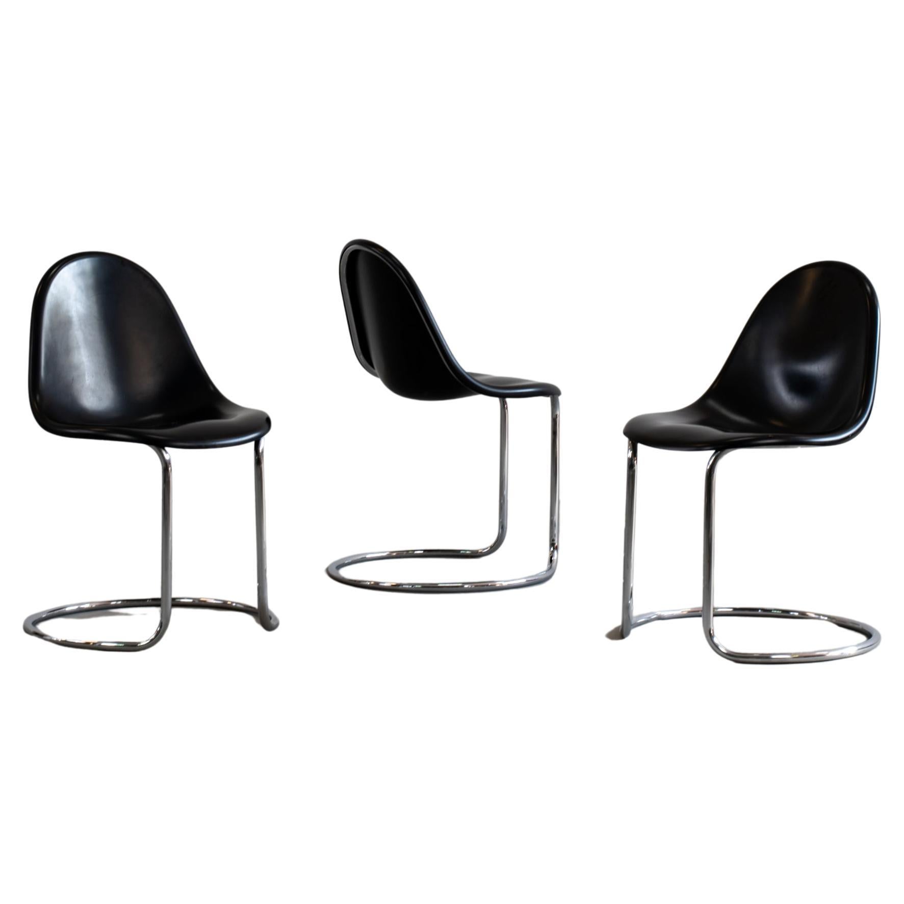 Giotto Stoppino Ensemble de trois chaises Maia en ABS noir et acier par Bernini 1970