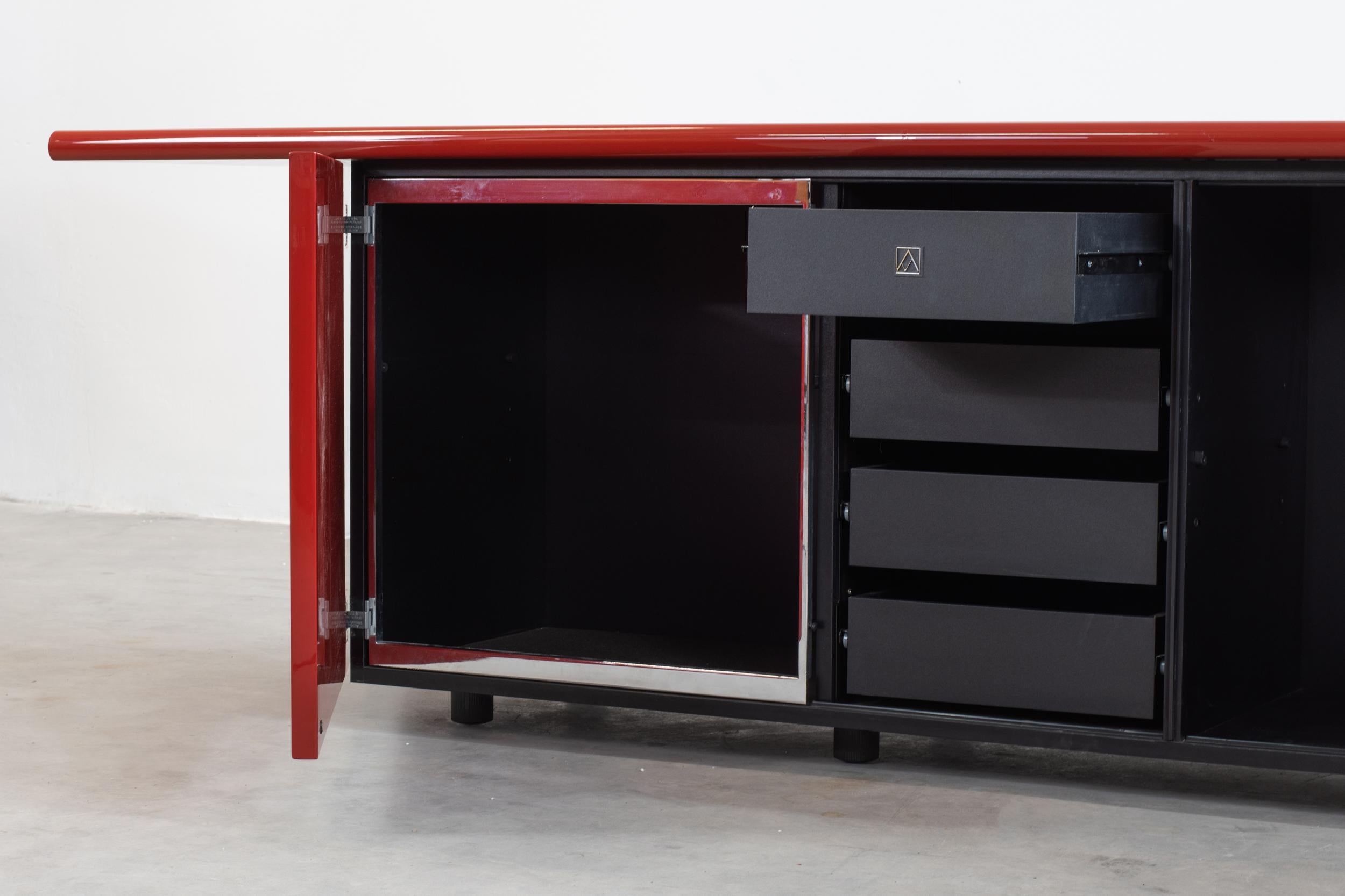 Giotto Stoppino Sheraton Red Wooden Sideboard Acerbis, 1977, Italy In Good Condition In Montecatini Terme, IT