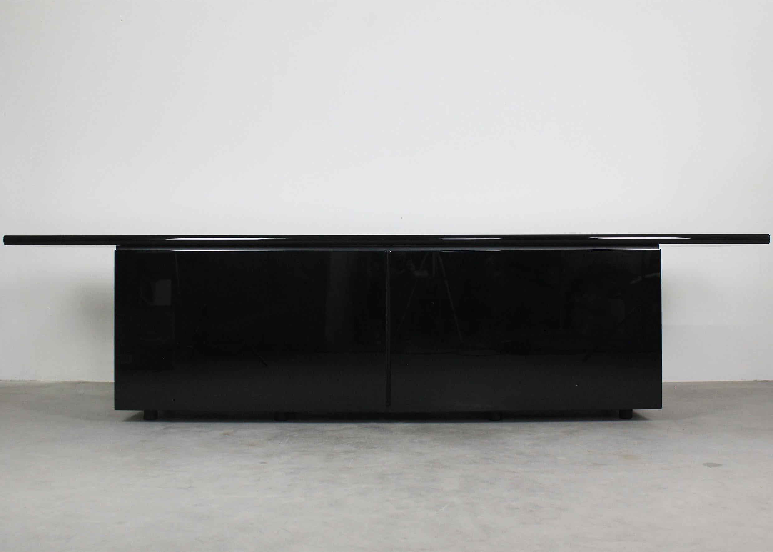 Mid-Century Modern Giotto Stoppino Sheraton Sideboard in Black Lacquered Wood by Acerbis 1977  For Sale
