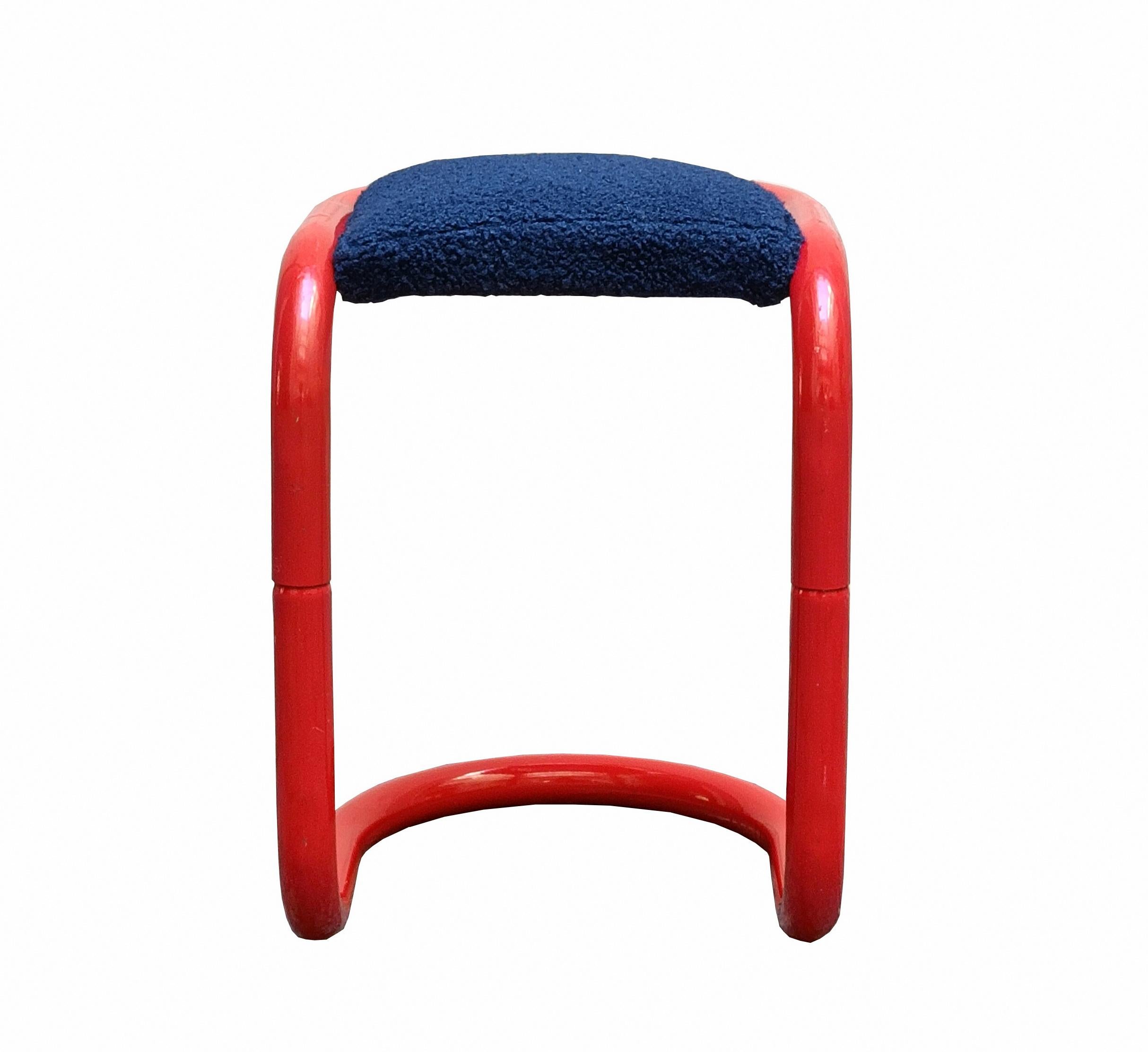 Italian Tabouret de bar Giotto Stoppino en métal tubulaire rouge et tissu bleu, années 1970 en vente