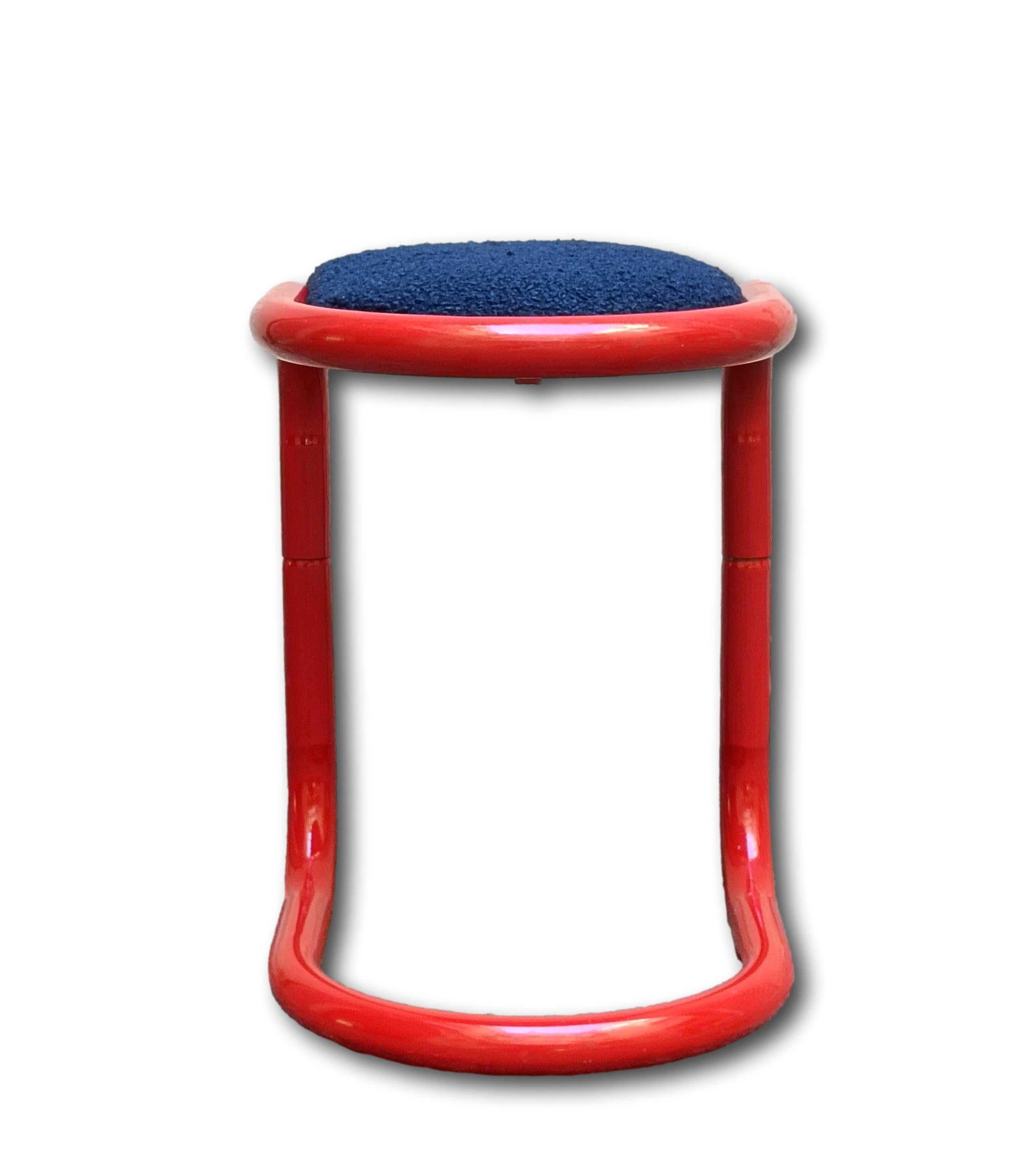 Tabouret de bar Giotto Stoppino en métal tubulaire rouge et tissu bleu, années 1970 Bon état - En vente à Naples, IT
