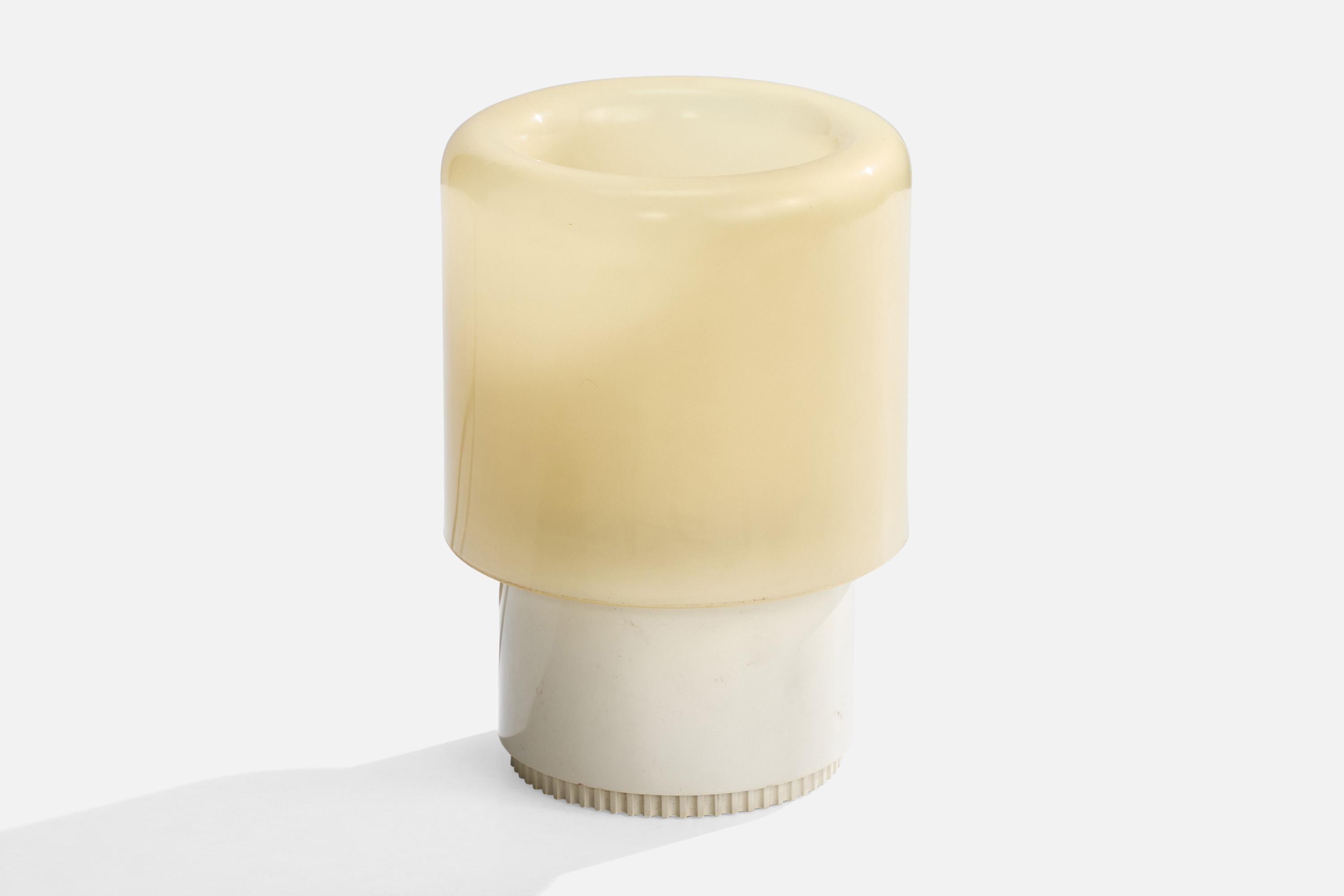 Lámpara de sobremesa de plástico beige y blanco diseñada por Giotto Stoppino y producida por Kartell, Italia, c. 1970.

Desgaste propio de la edad y el uso

Dimensiones de la lámpara (pulgadas): 6,25