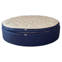 Sistema letto rotondo "Giotto", tappezzeria Loro Piana Interiors