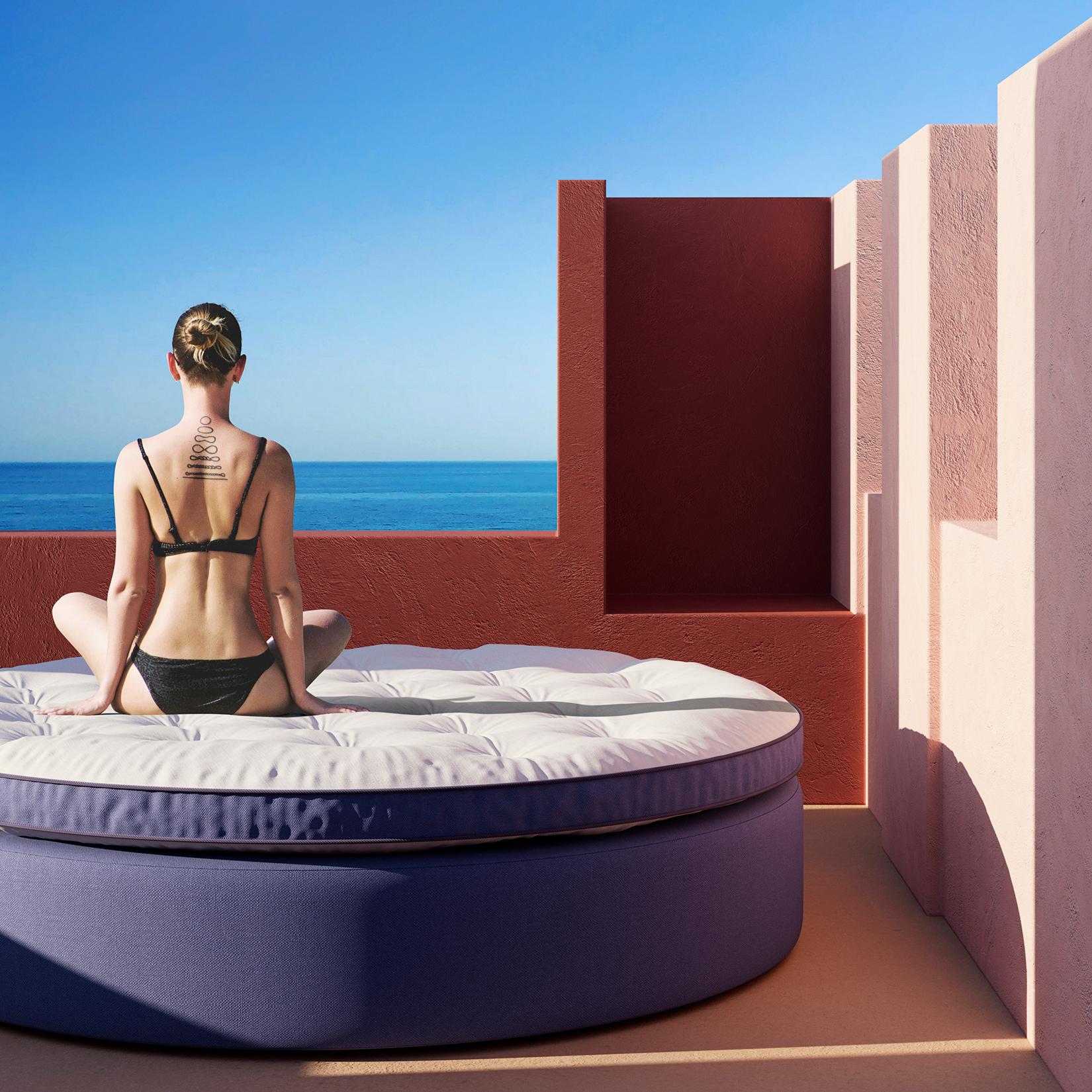 A round bed is an experience in itself: lying on a round bed gives you the unconscious trick of being more comfortable and at ease. With a round mattress you not only tend to feel more playful, but also feel much freer from the confines of a