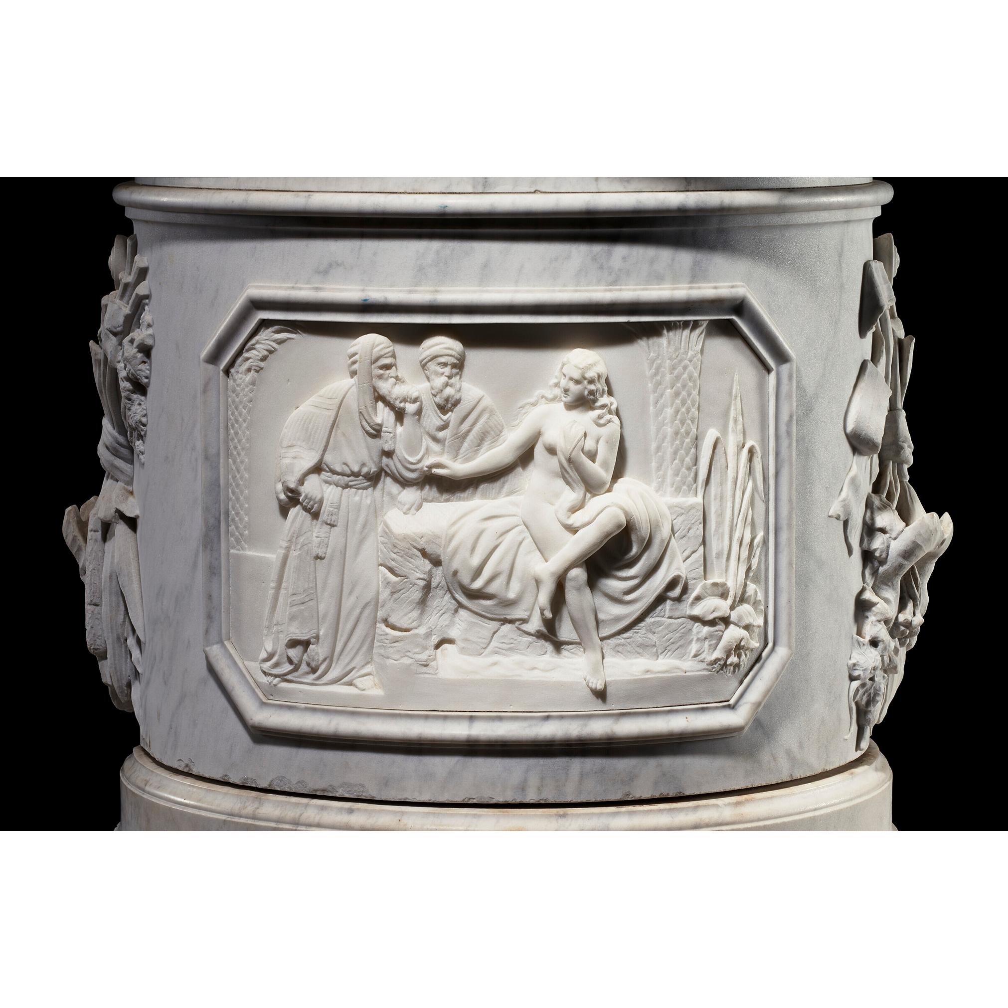 Susanna al bagno, italienische Marmorstatue von Lombardi mit Reliefskulptursockel  im Angebot 1
