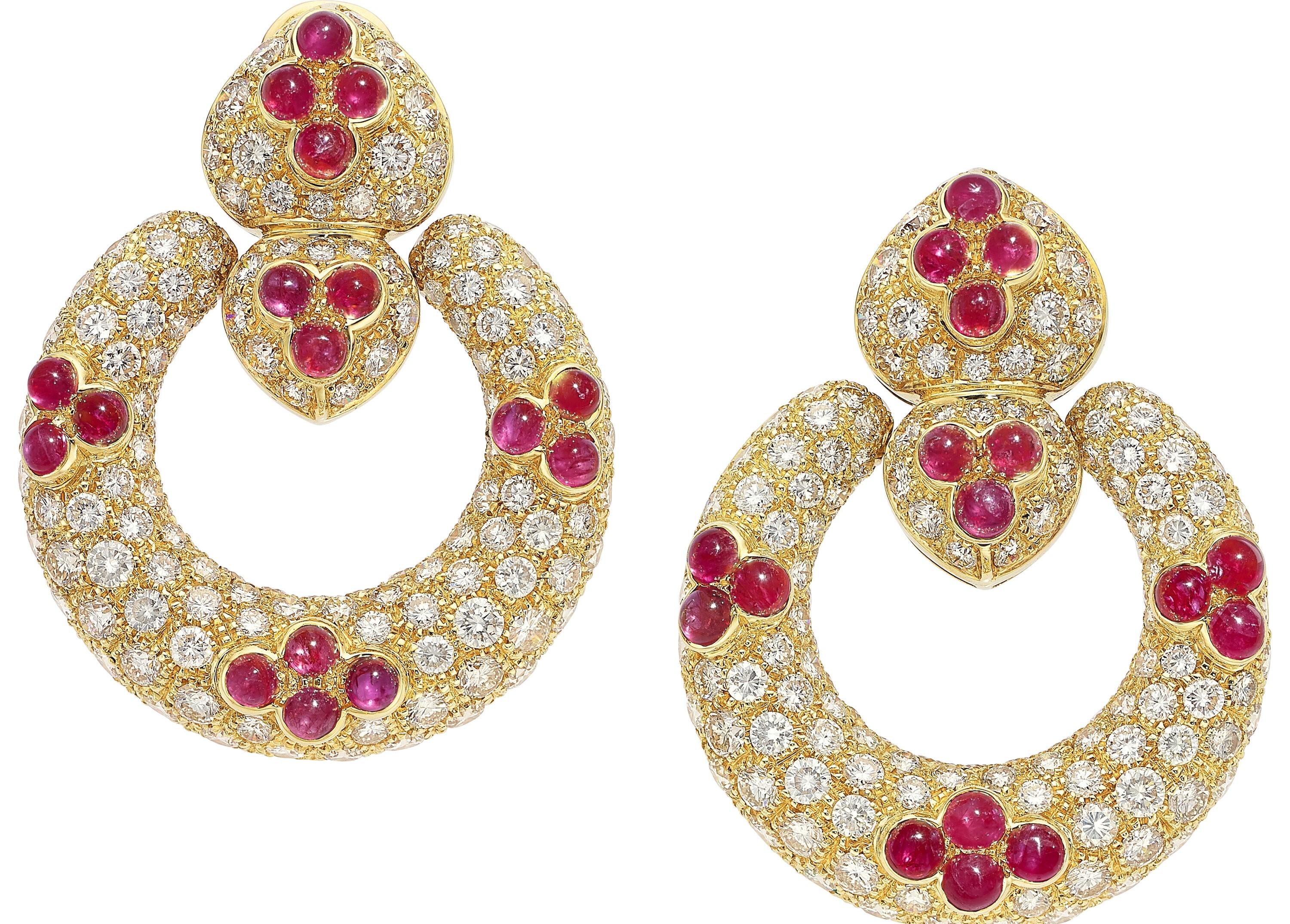 Giovane 18k Gold & 15.0 Karat Diamant Türklopfer Ohrringe mit Rubin Akzente für Damen oder Herren im Angebot