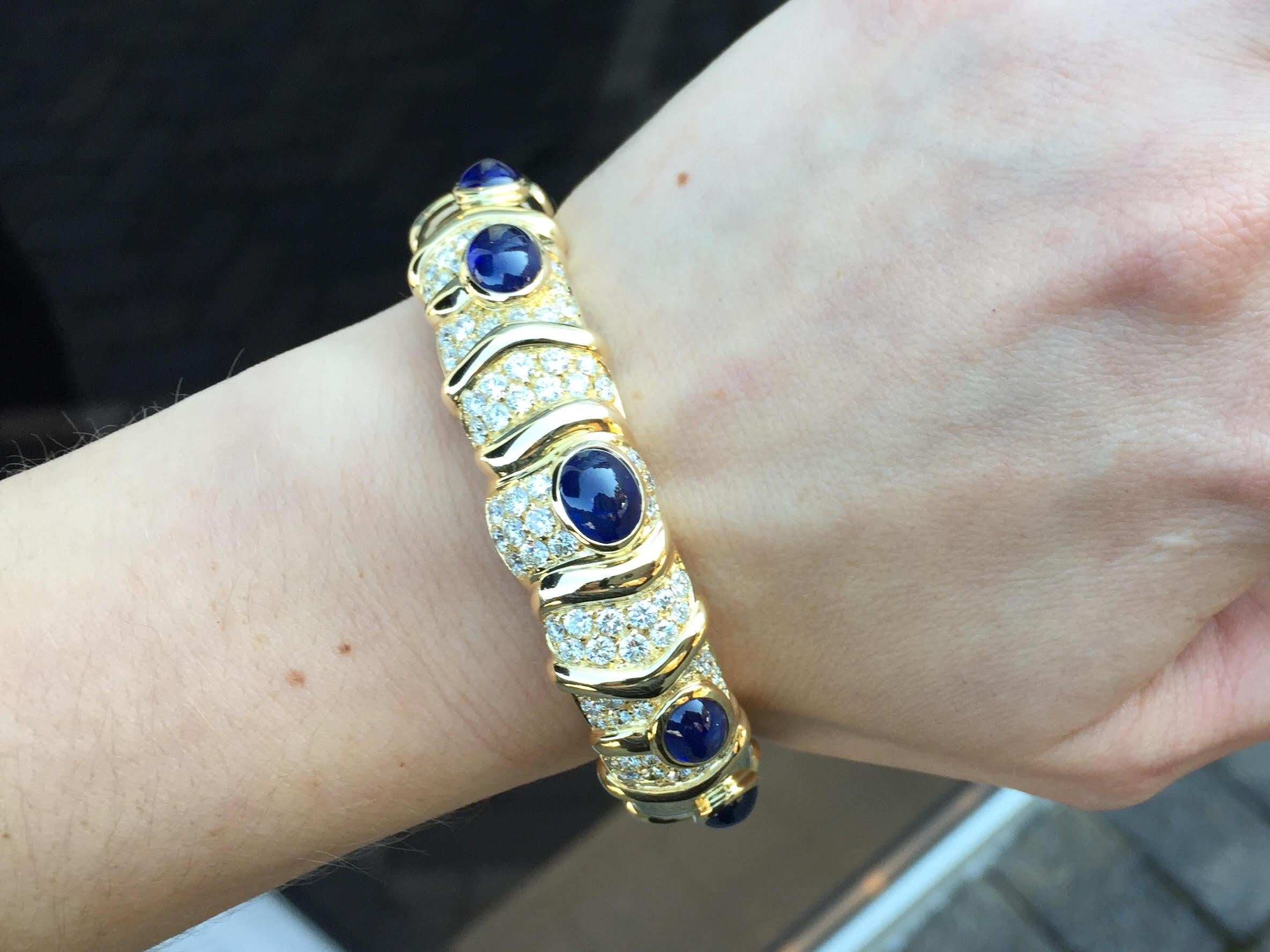 Giovane Blue Sapphire and Diamond 18 Karat Cuff Bracelet For Sale 6