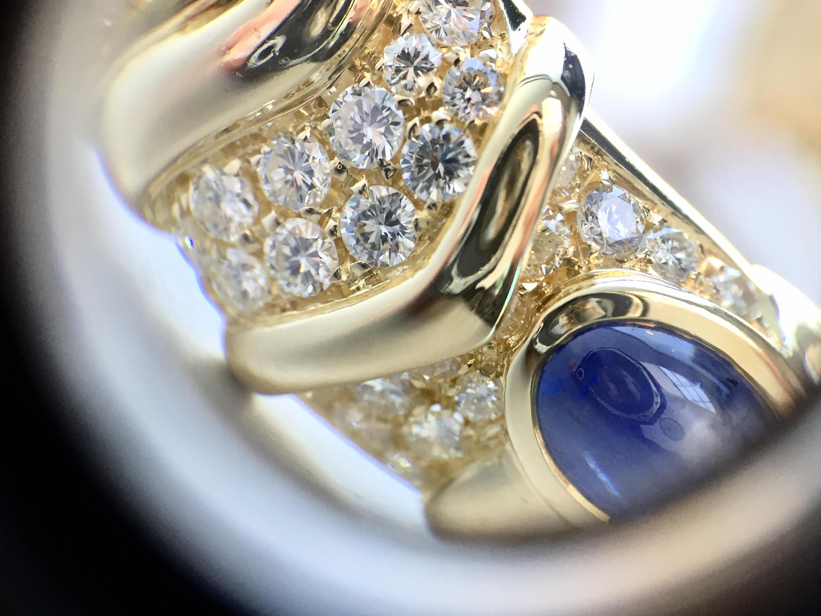 Giovane Blue Sapphire and Diamond 18 Karat Cuff Bracelet For Sale 3