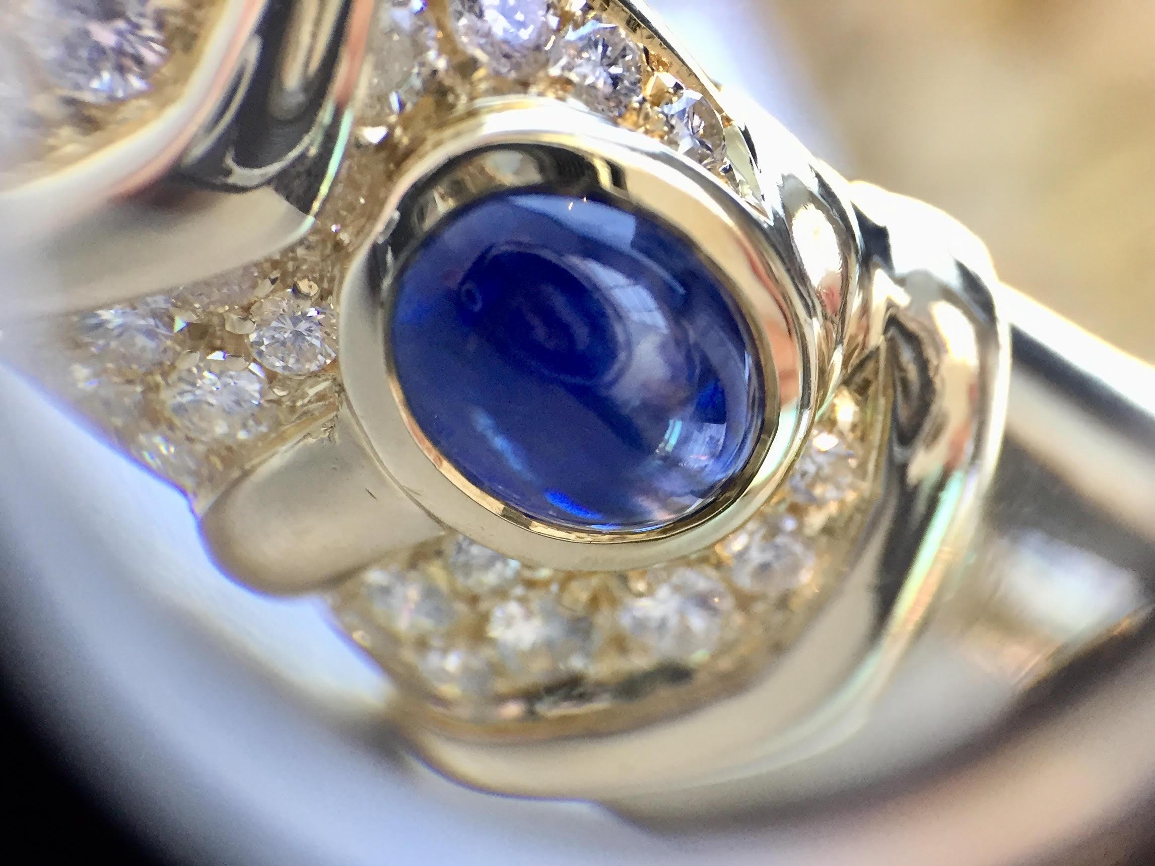 Giovane Blue Sapphire and Diamond 18 Karat Cuff Bracelet For Sale 4