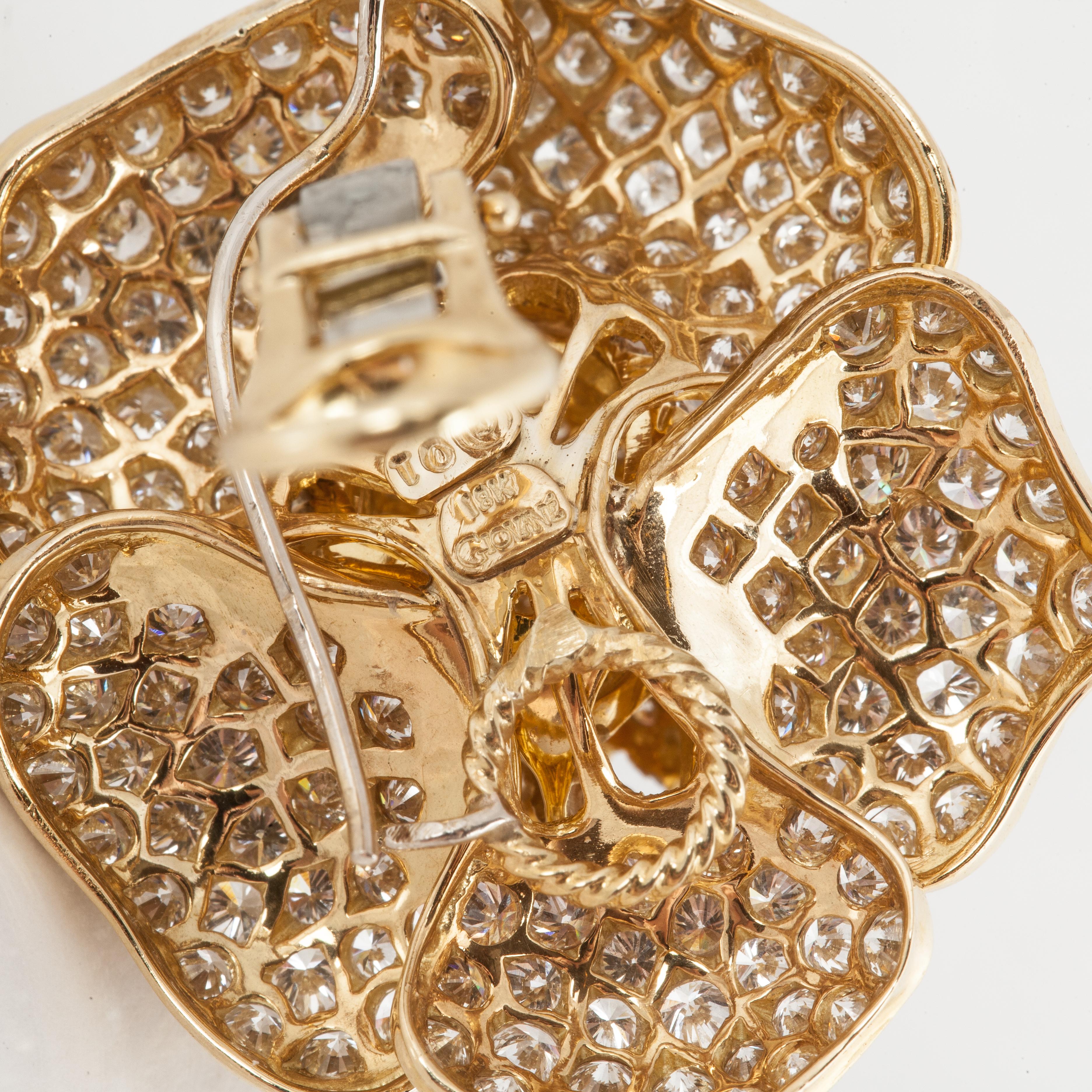 Giovane Rose Pavé Diamond Earrings in 18K Gold In Good Condition In Houston, TX