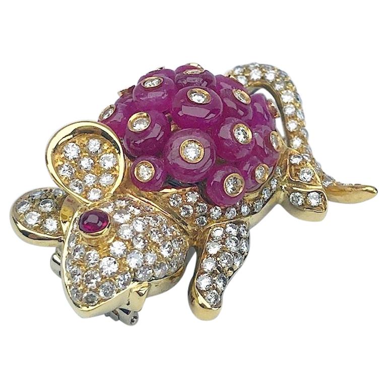 Giovane Italy 18 Karat Gold Mouse Brooch, 9.75 Carat Beaded Rubies and Diamonds