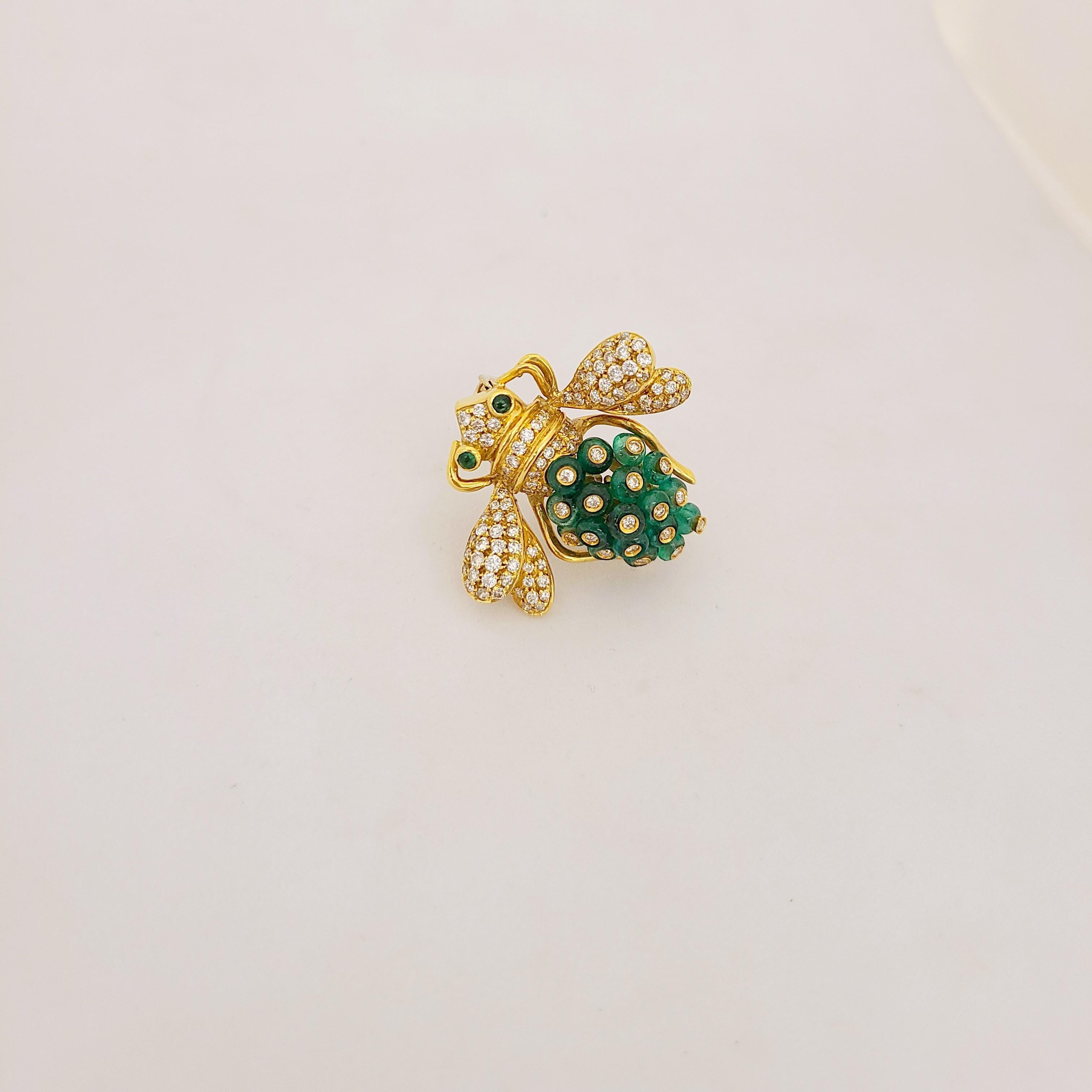 Retro Giovane Italy 18KT Gold, 4.27 Carat Emeralds and 1.53 Carat Diamond Bee Brooch For Sale