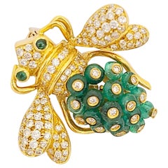 Giovane Italy 18KT Gold, 4.27 Carat Emeralds and 1.53 Carat Diamond Bee Brooch