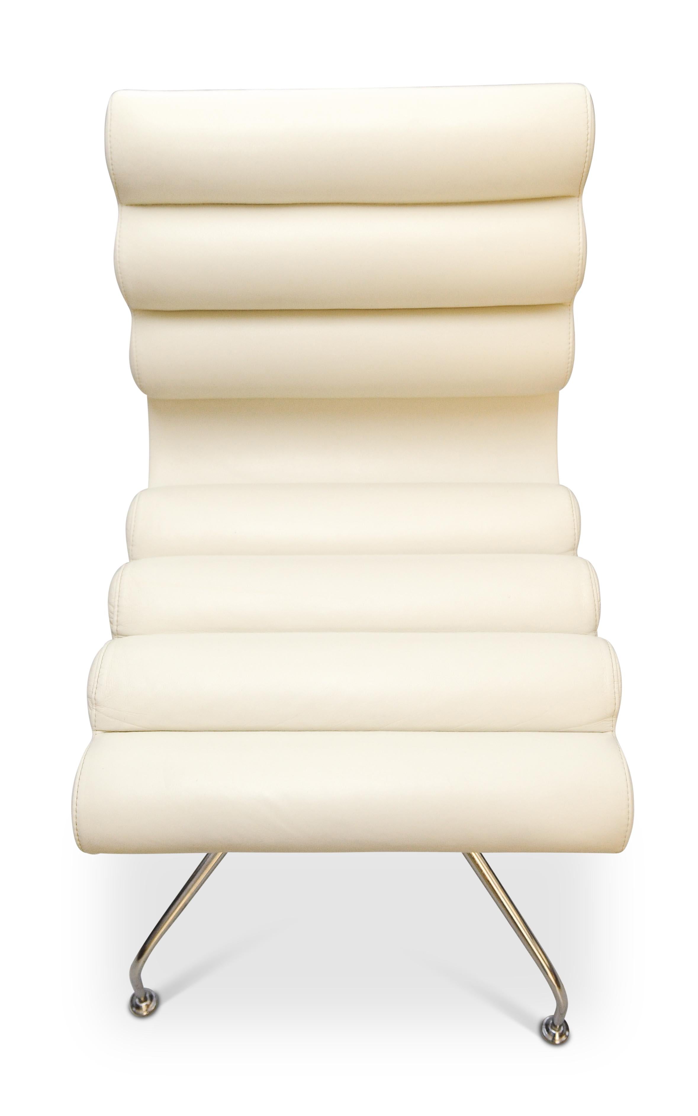 Giovanna Modonutti 'Giofra' for Frag, a Set of 4 White Leather 'Canouan' Chairs In Good Condition For Sale In High Wycombe, Buckinghamshire