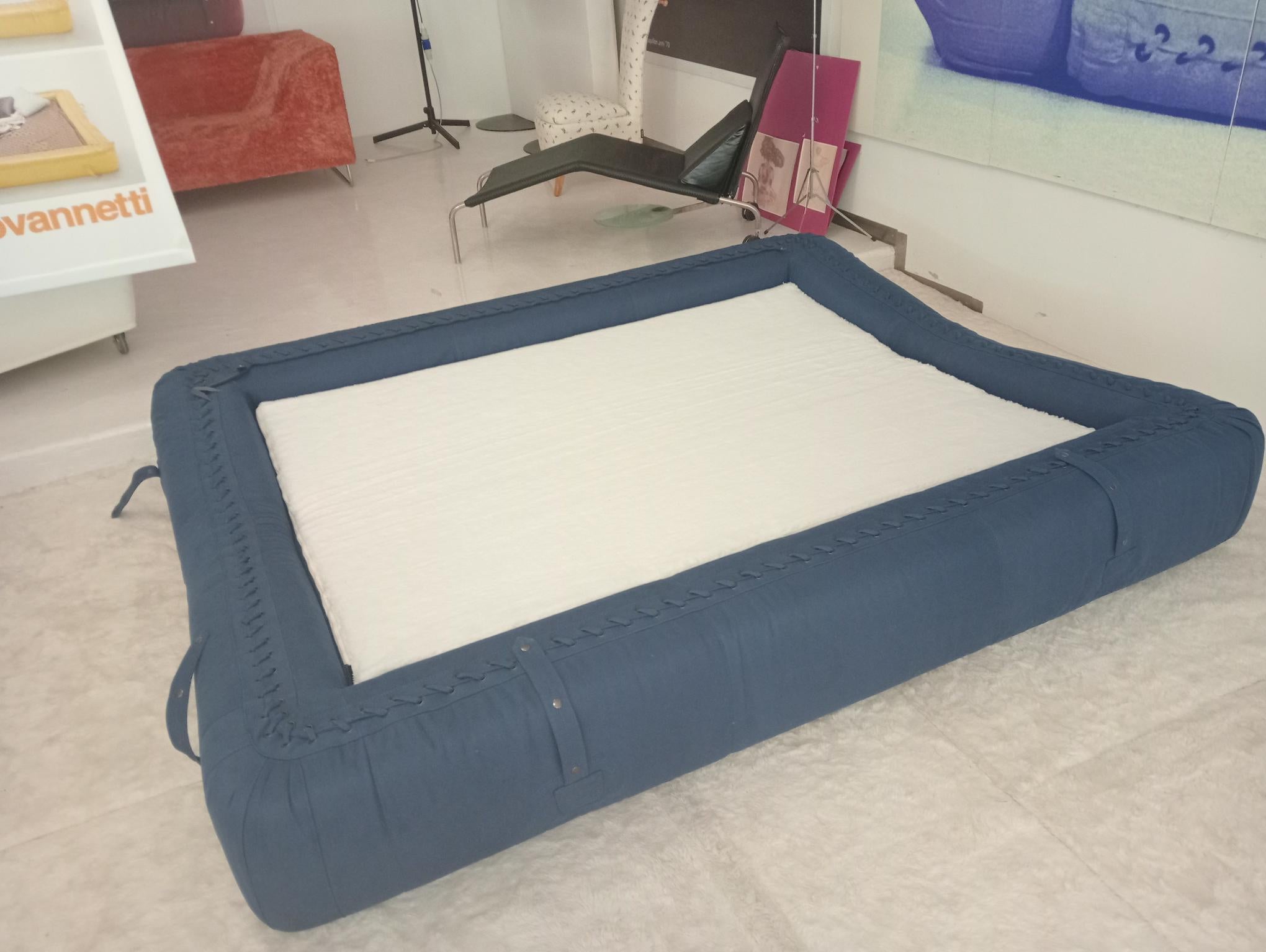 Giovannetti, 1970s Anfibio Foldable Sofa Blue Colored, cotton, Project, Becchi In New Condition For Sale In Casalguidi, IT