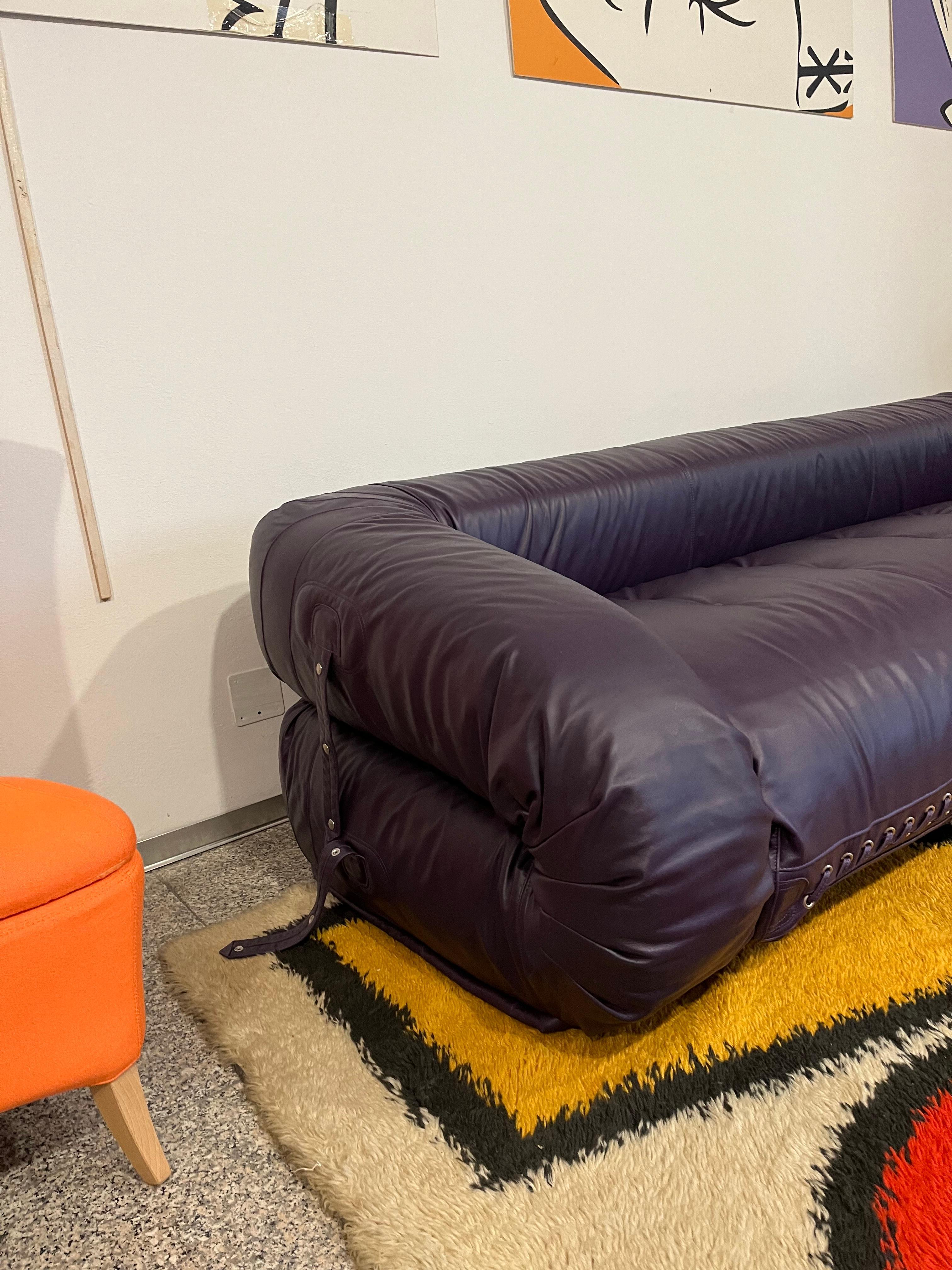 Giovannetti, 1970er Jahre Anfibio Klappbares Sofa aus lilafarbenem Stoffprojekt, Becchi (Moderne) im Angebot