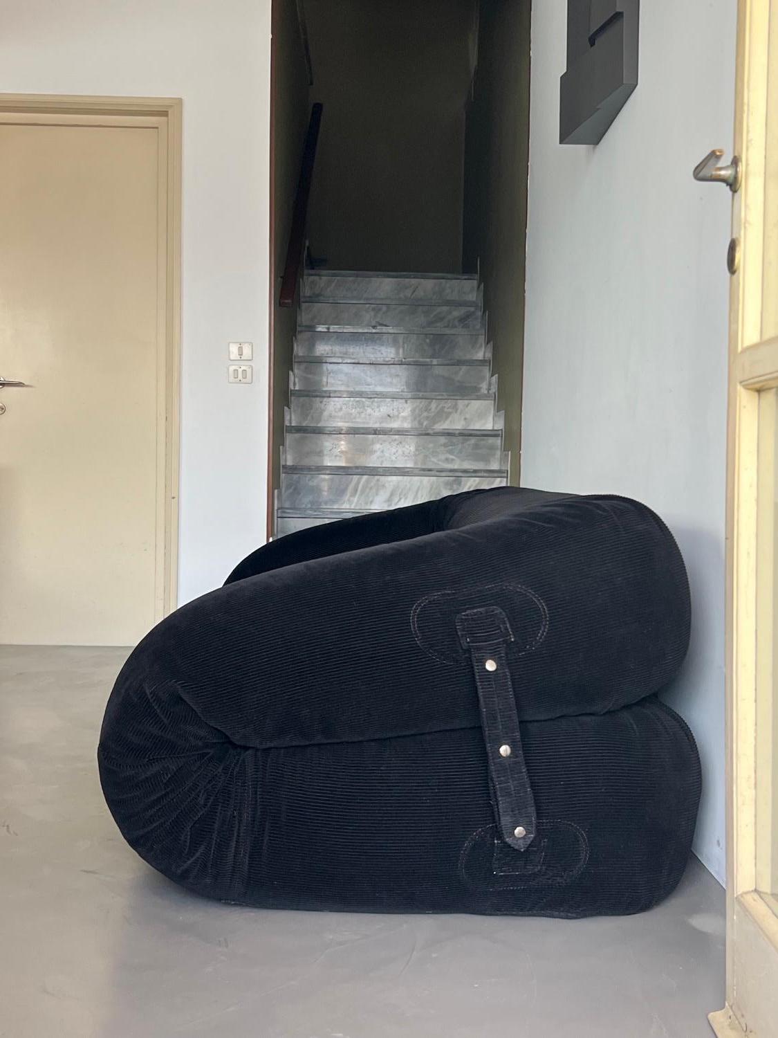 Designer Schlafsofa , Schwarzer Samt , Timeless look , Anfibio von Alessandro Becchi im Angebot 1