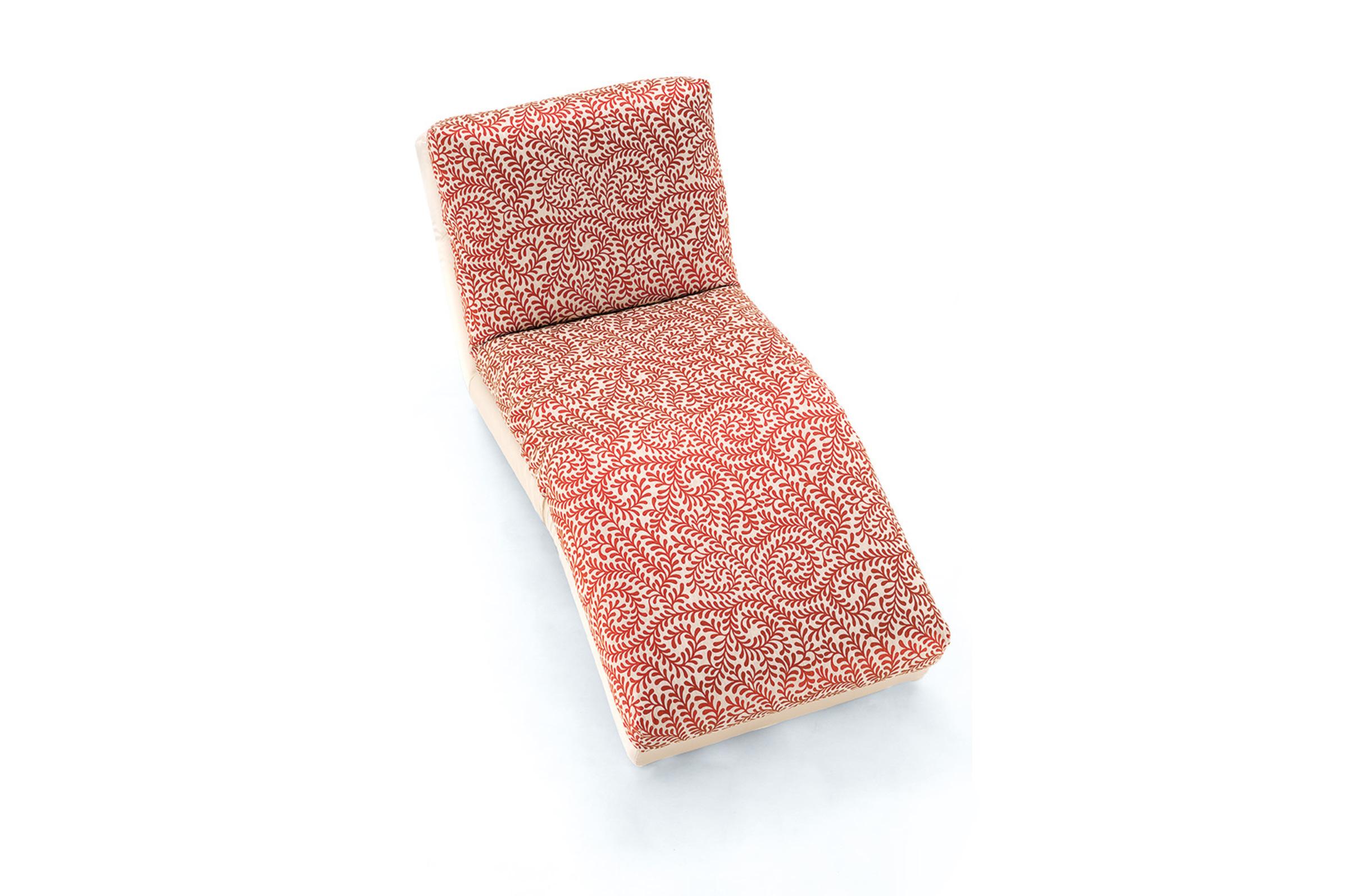 Giovannetti redécouvre un produit charmant et confortable de son histoire.
Conçu et produit pour la première fois en 1972, Papessa est aujourd'hui présenté à nouveau à notre public, revu dans ses lignes et sa fonctionnalité, selon les principales