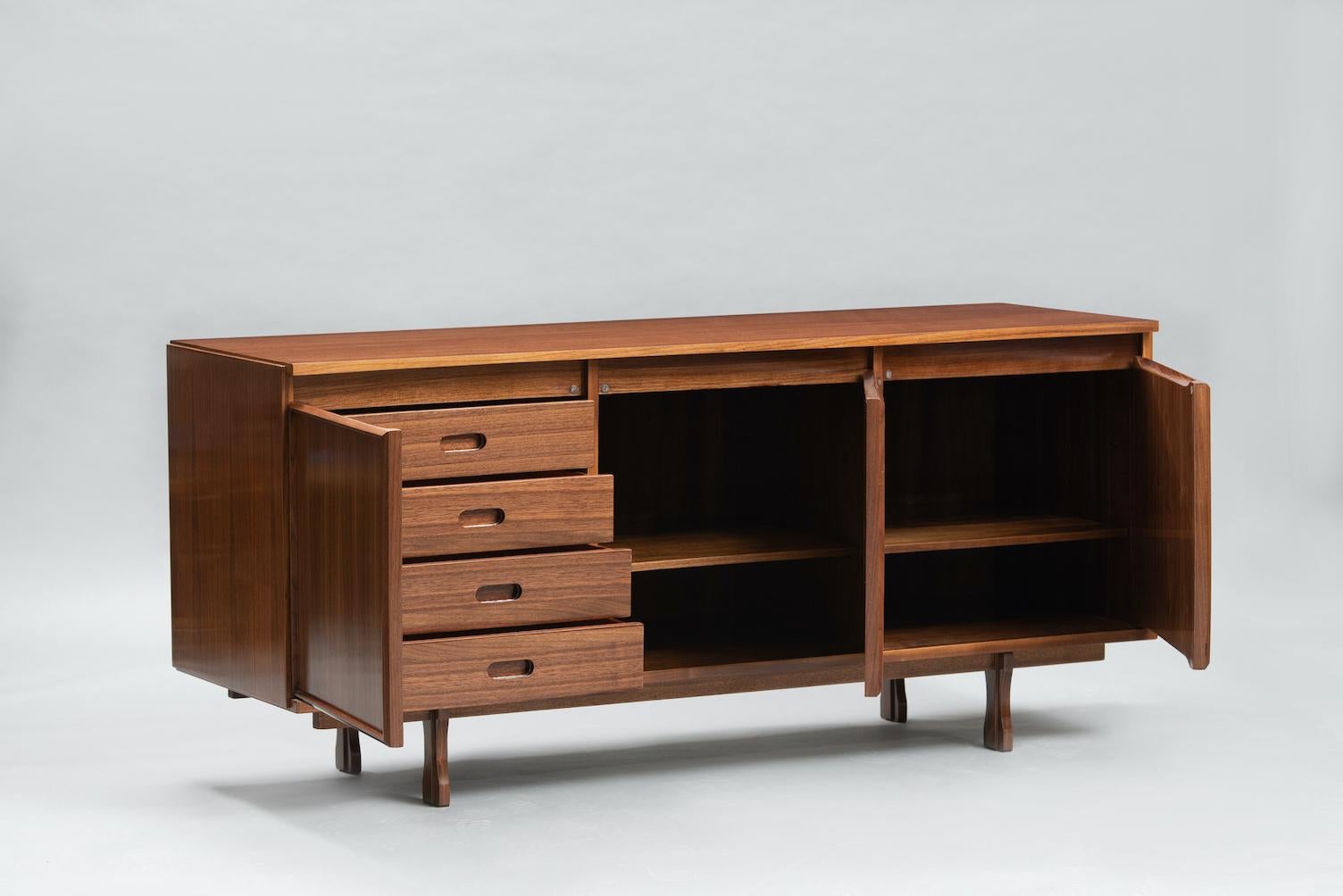 Giovanni Ausenda walnut sideboard for Stilwood, this item is finished on the back so it can be used as room divider.
Bibliography: Abitare 58 (Ottobre 1967), publicità.