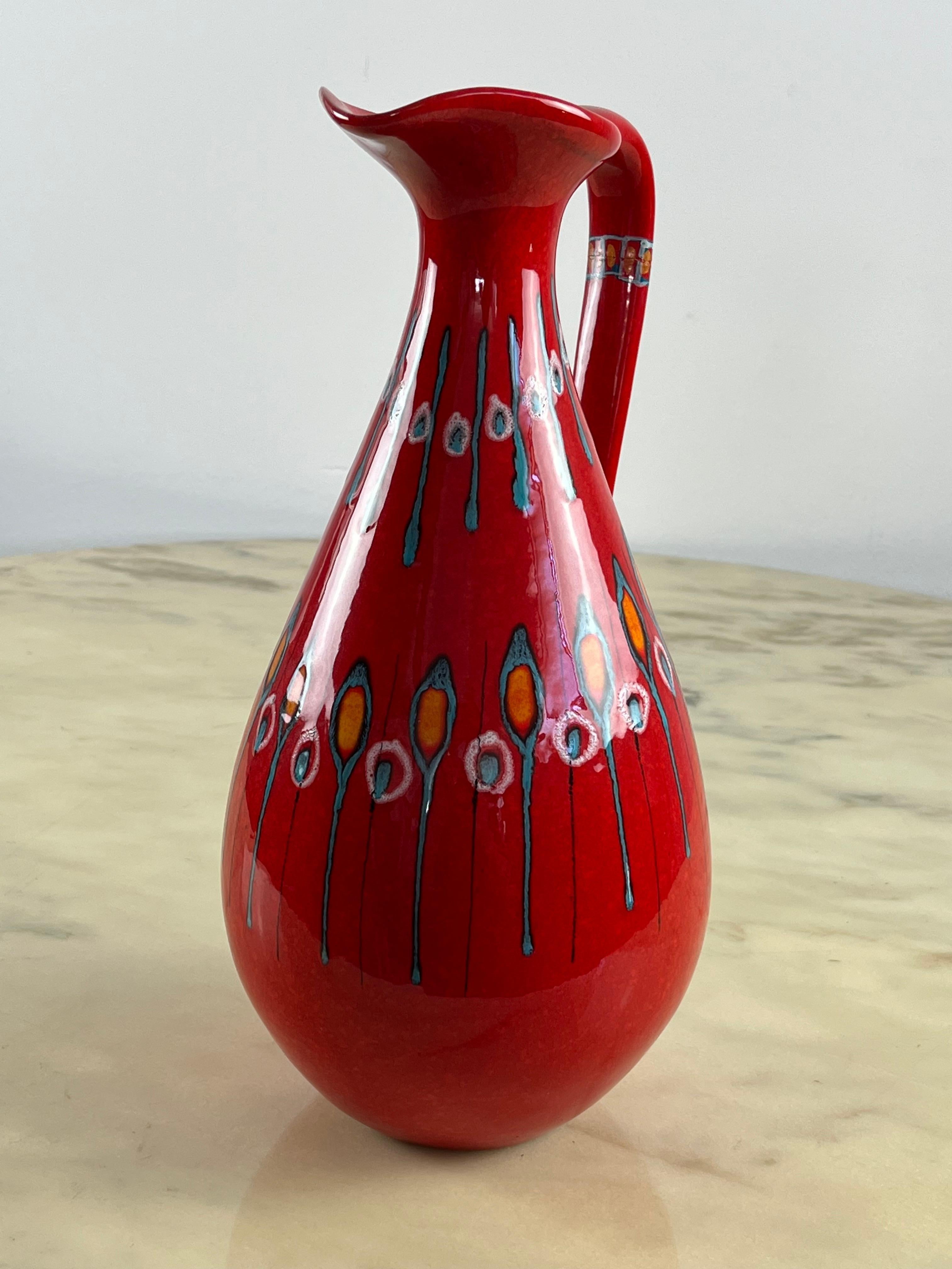 Brocca in ceramica smaltata di Giovanni Bertoncello. Fondata nel 1956 a Schiavon, in provincia di Vicenza, dai soci Lini, Marco Pizzato e Giovanni Bertoncello, con il nome di 