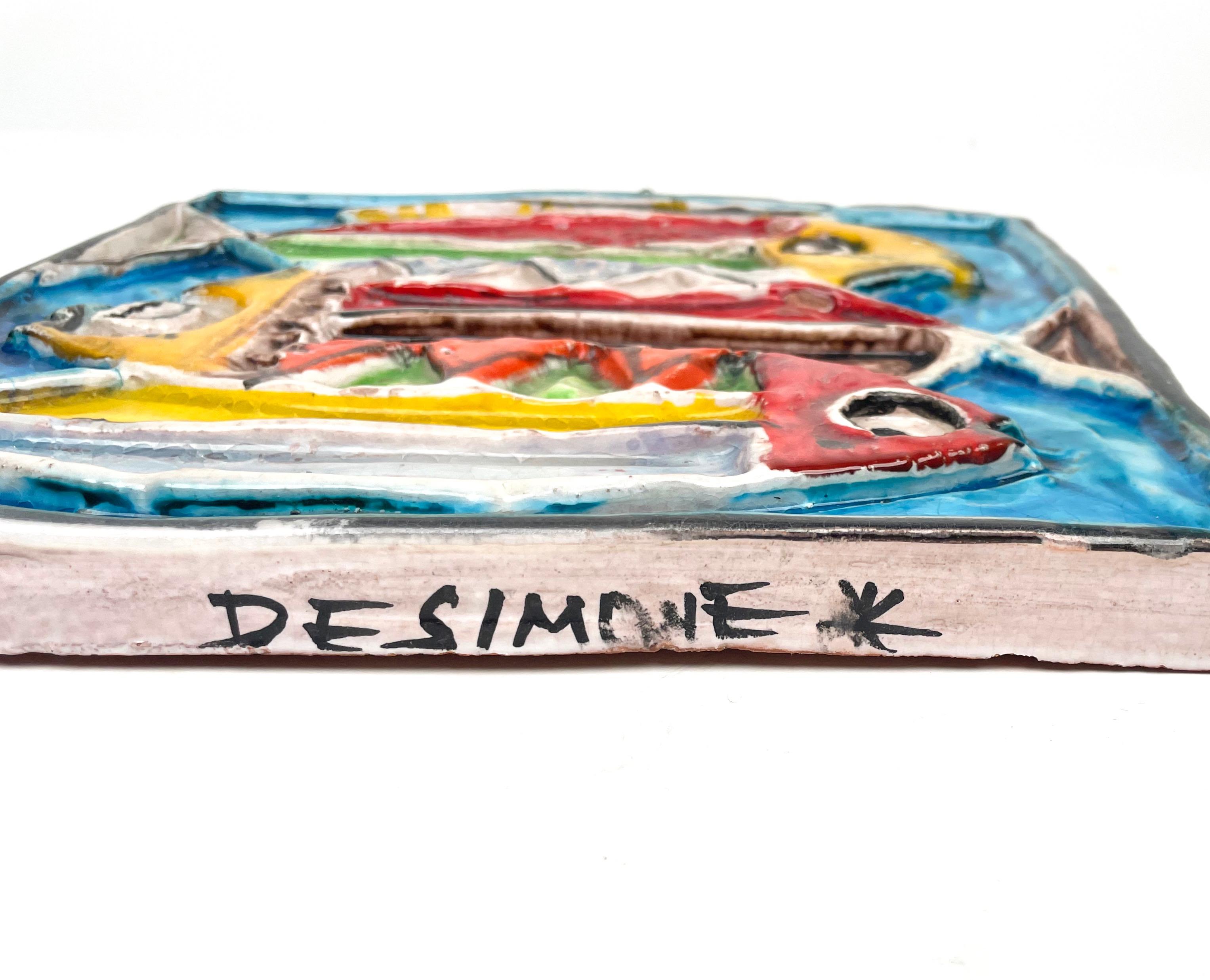 Céramique Assiette carrée en céramique colorée représentant des poissons, Giovanni de Simone, Italie, années 1960 en vente