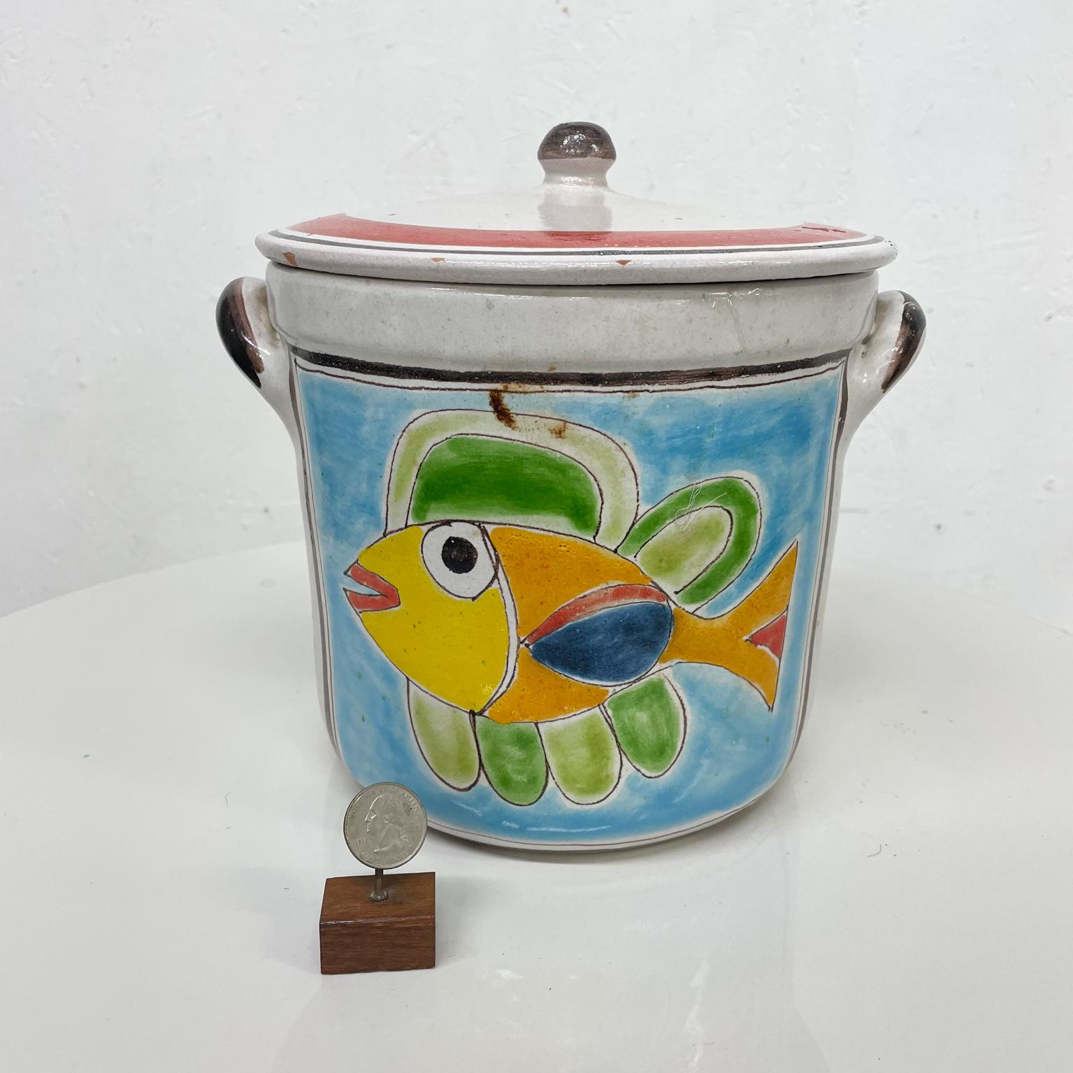 Italian Pottery
Giovanni DeSimone Pottery Palermo, Italy 1988
Jar with lid colorful fish design
Signed art
Measures: 9.75 width x 8.38 diameter x 9 height
Preowned unrestored good clean vintage condition. 
Please see images.


