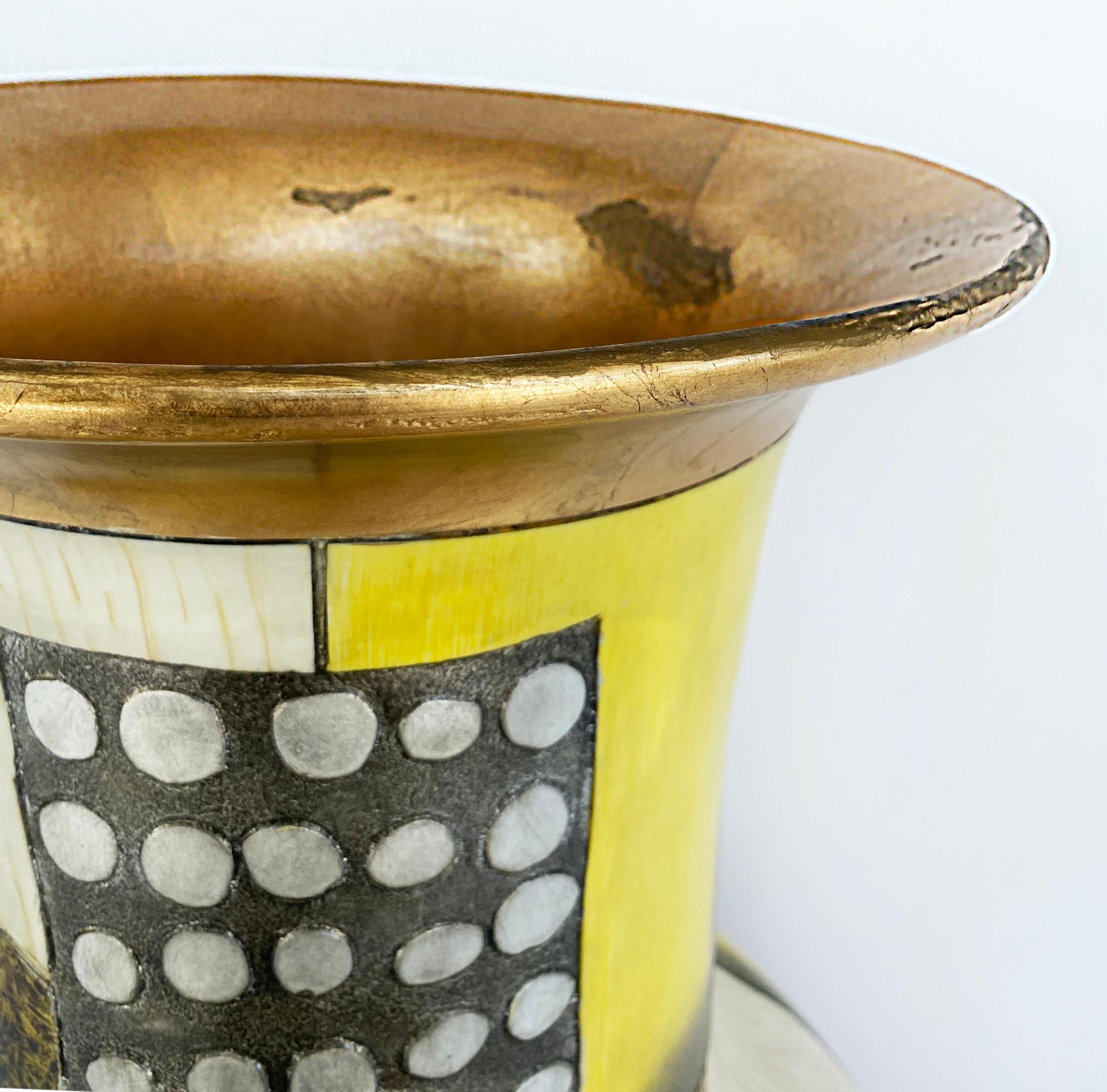 Giovanni Desimone grand vase en poterie italienne, motifs dorés abstraits en vente 1