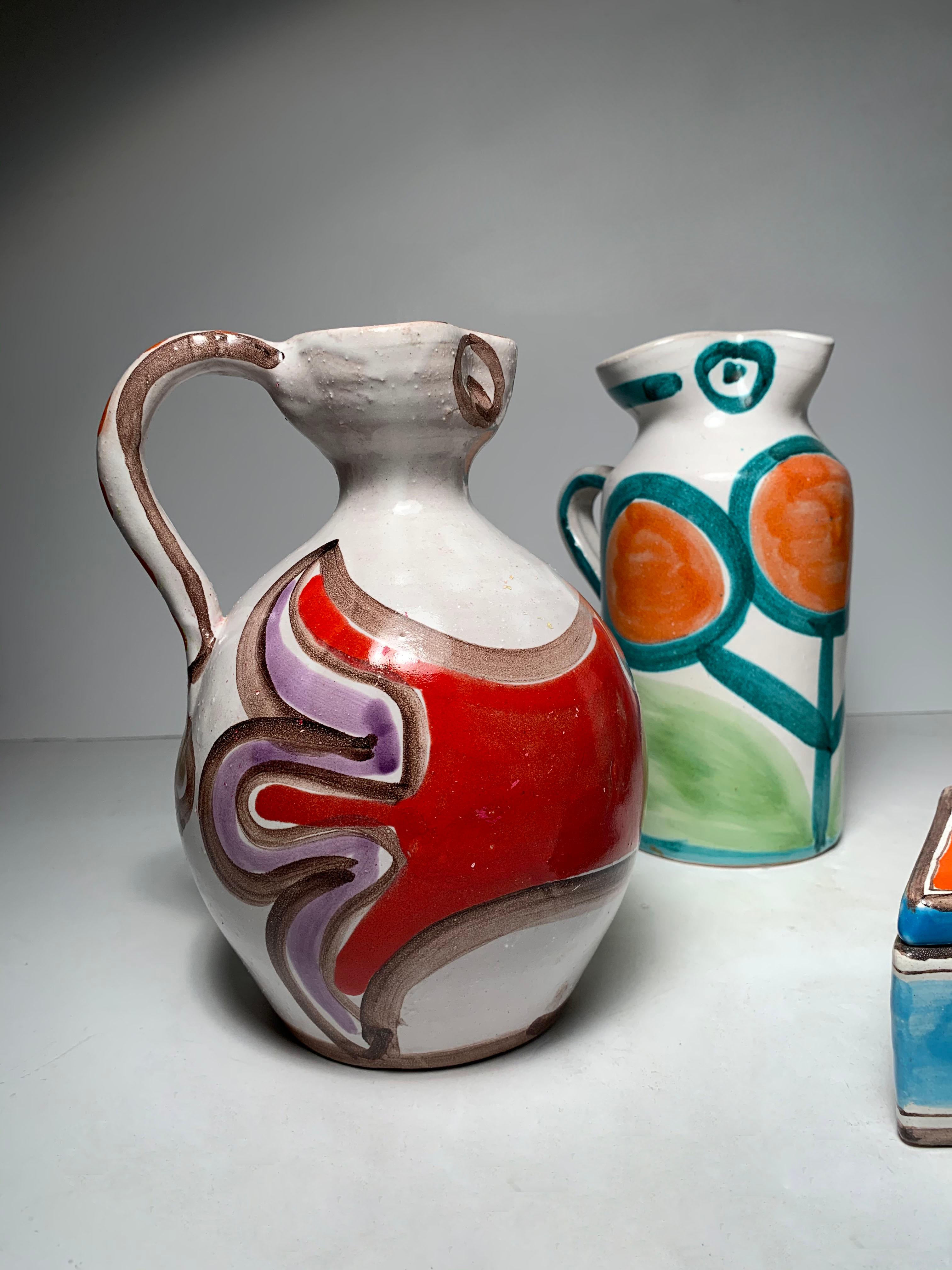 Giovanni DeSimone pottery pitcher collection grouping

Includes 3 pitchers and one covered box. All signed on underside.

Dimensions are of tallest one.