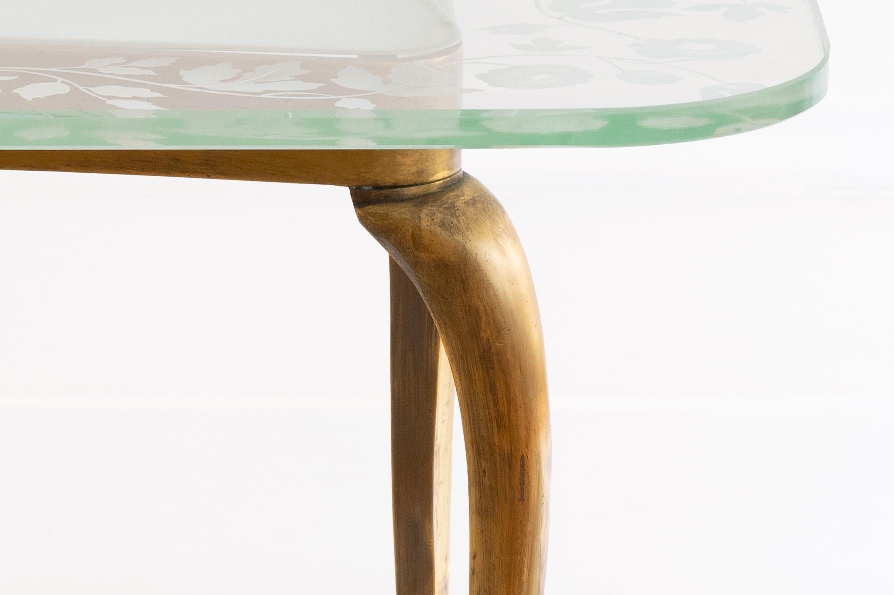 Table Quadripod italienne du 20e siècle avec fleurs en verre et laiton de Giovanni Gariboldi en vente 5