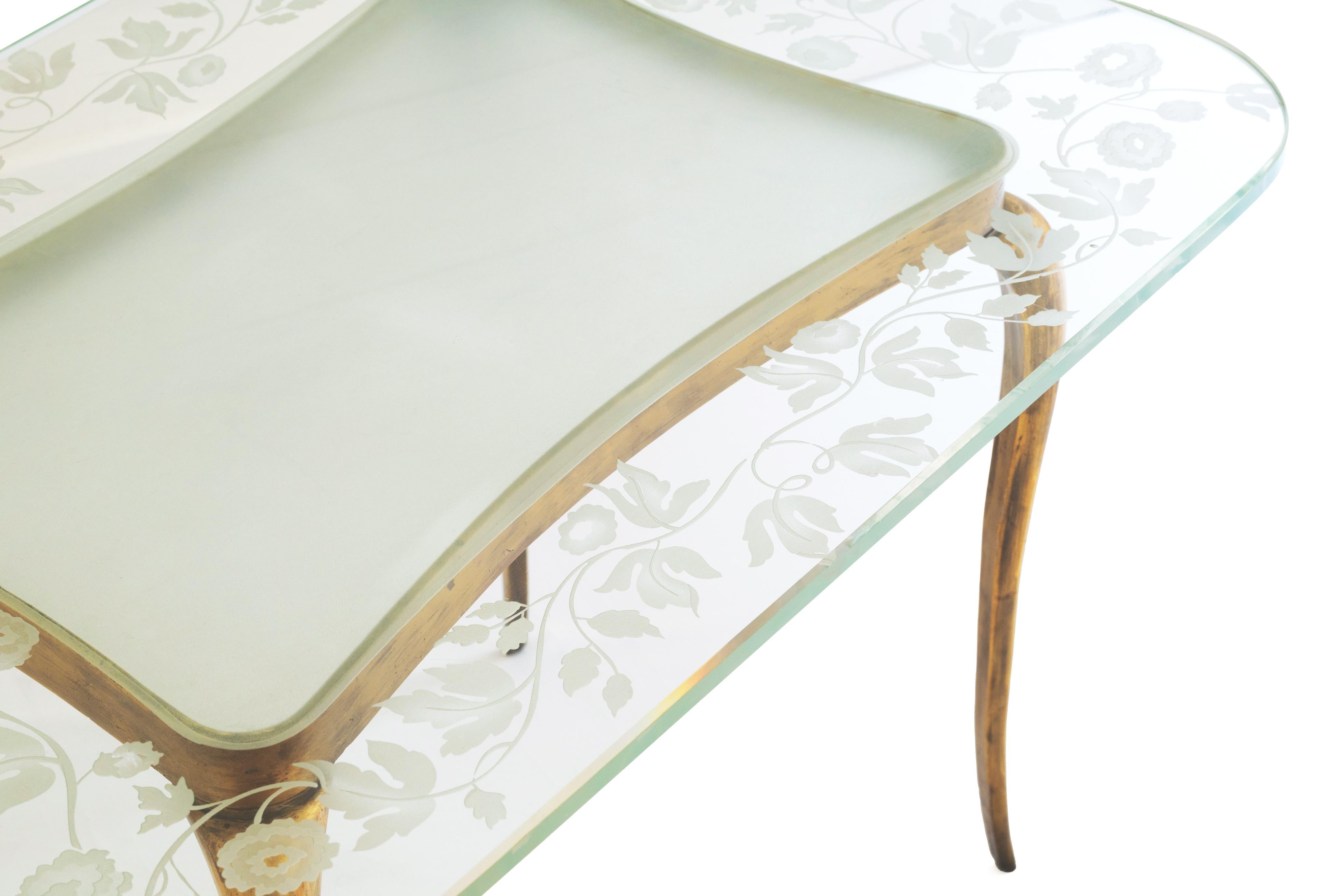 Table Quadripod italienne du 20e siècle avec fleurs en verre et laiton de Giovanni Gariboldi en vente 6